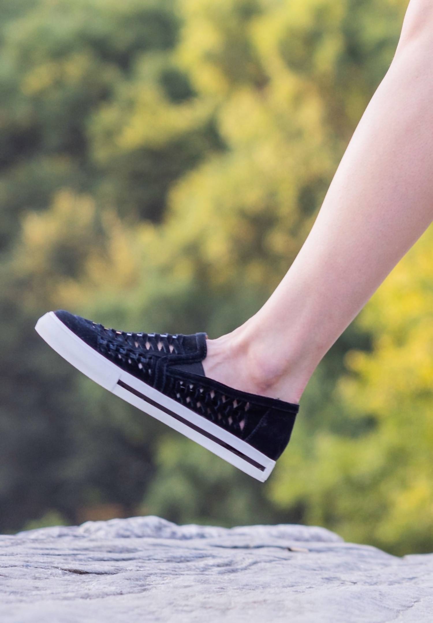 L'Amour Des Pieds - Women's Karsha Round Toe Sneaker