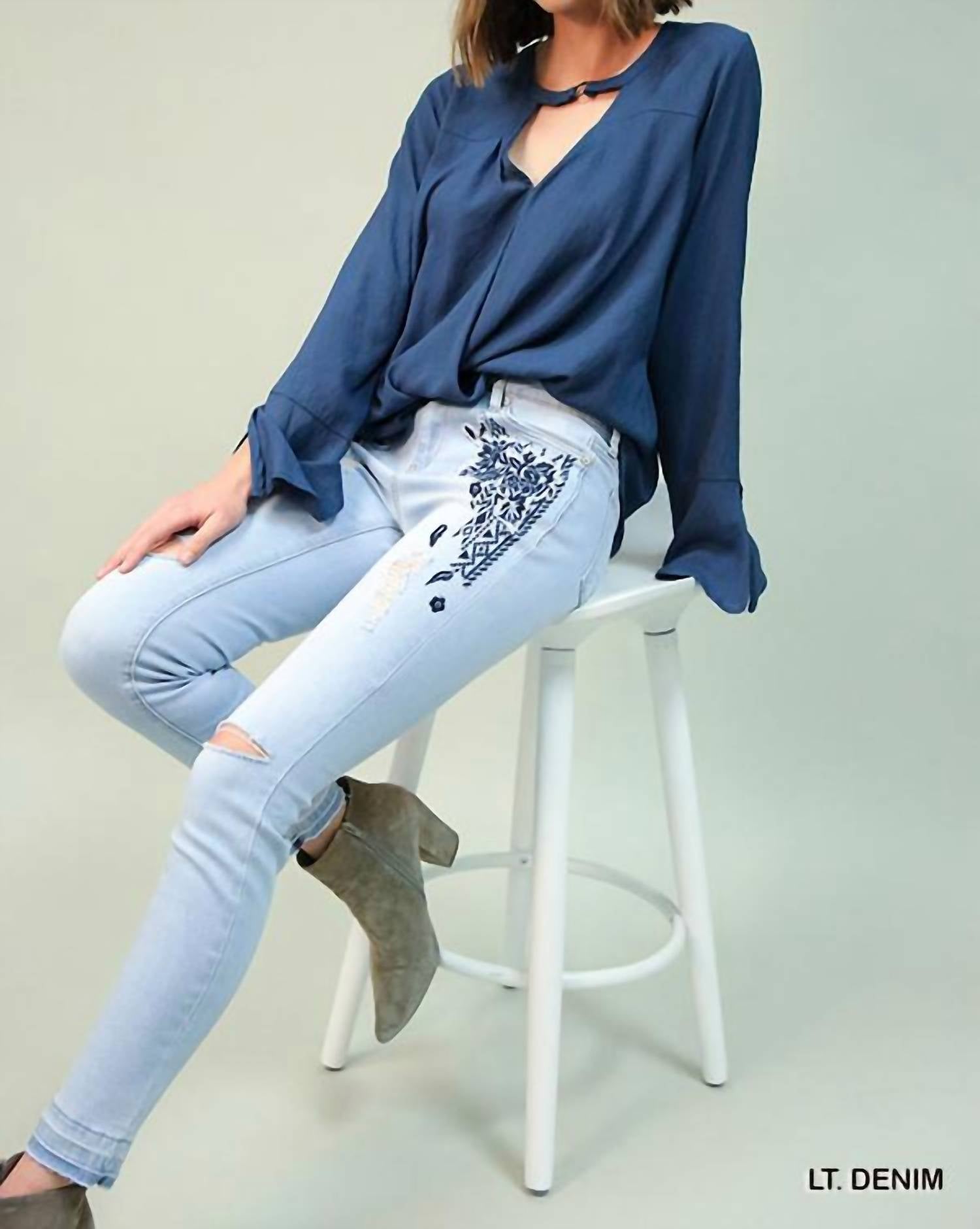 Umgee - Floral Embroidered Distressed Skinny Jeans