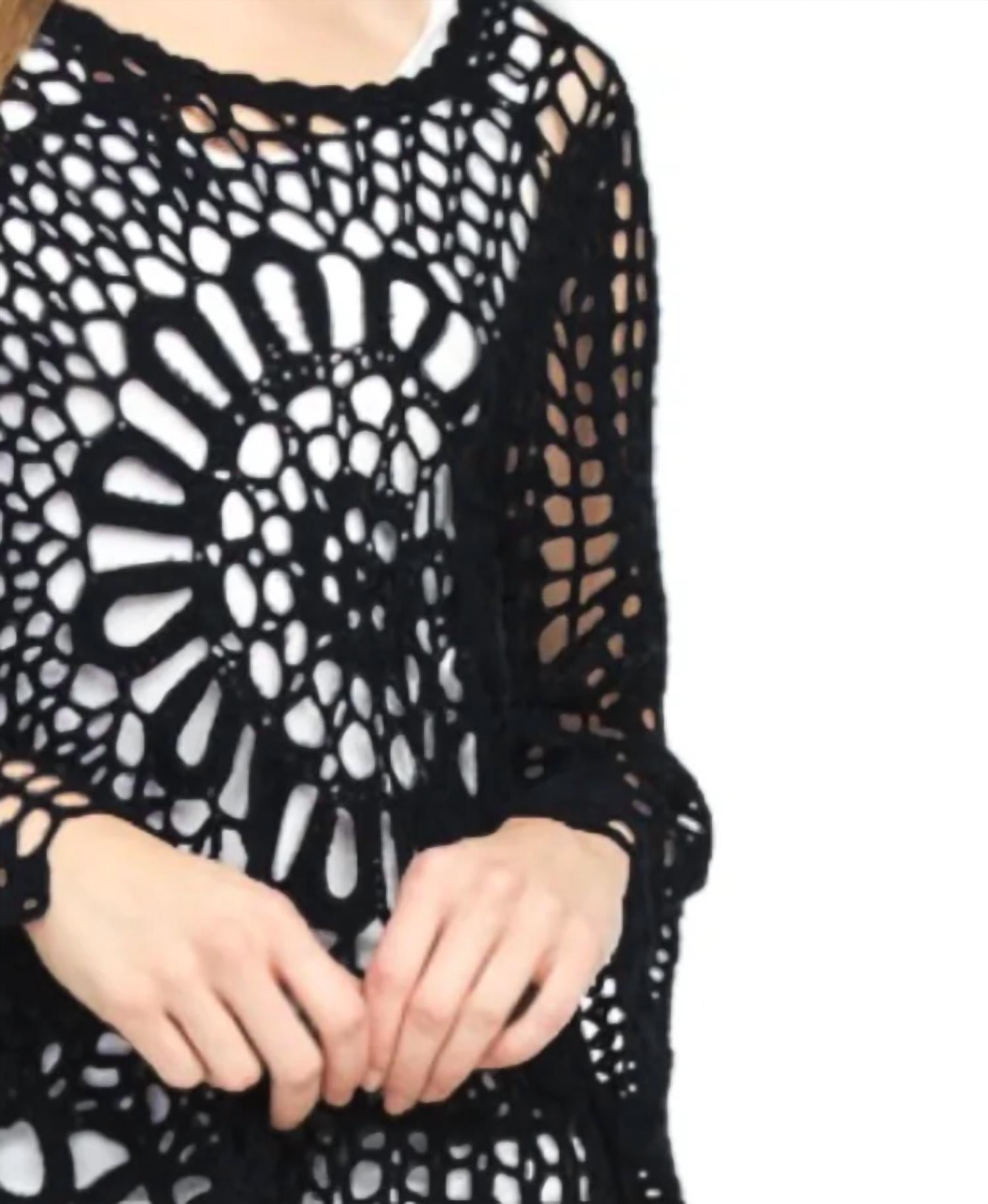 Papillon - Floral Crochet Angle Hem Top