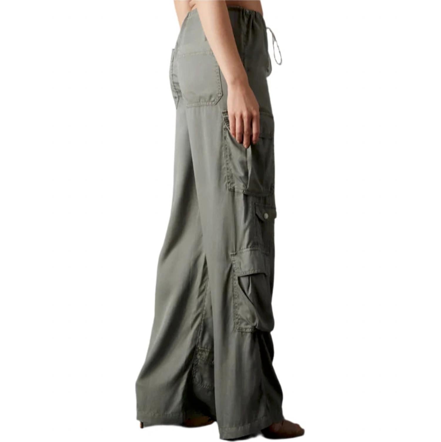 BLUE REVIVAL Wide Leg Cargo Army Pants in green - women's pants - detail view