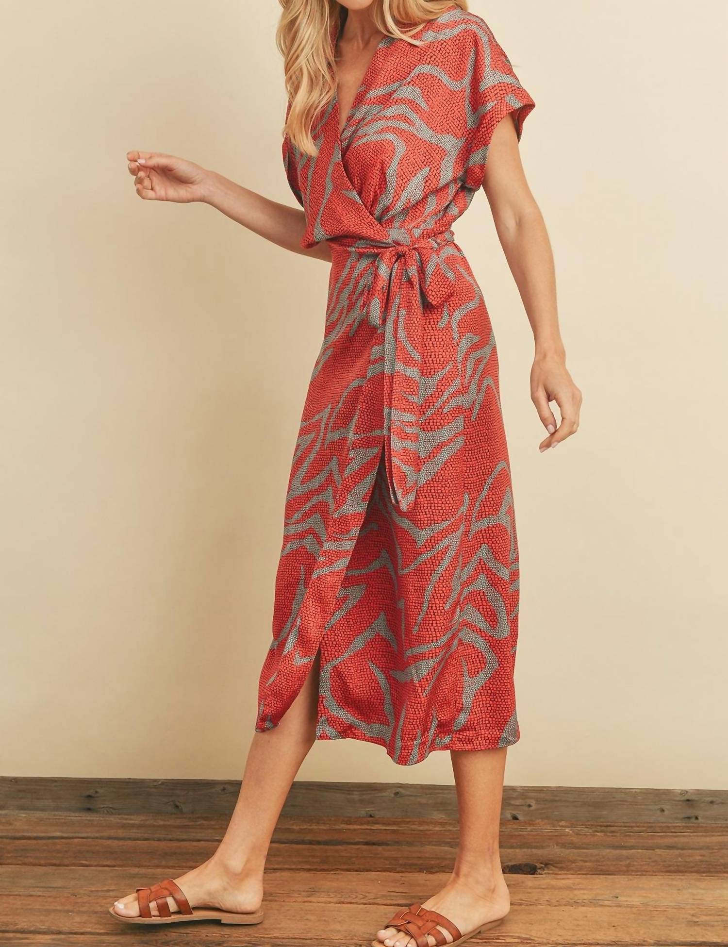 Dress Forum - HIGH VOLTAGE COLLARED MIDI WRAP DRESS