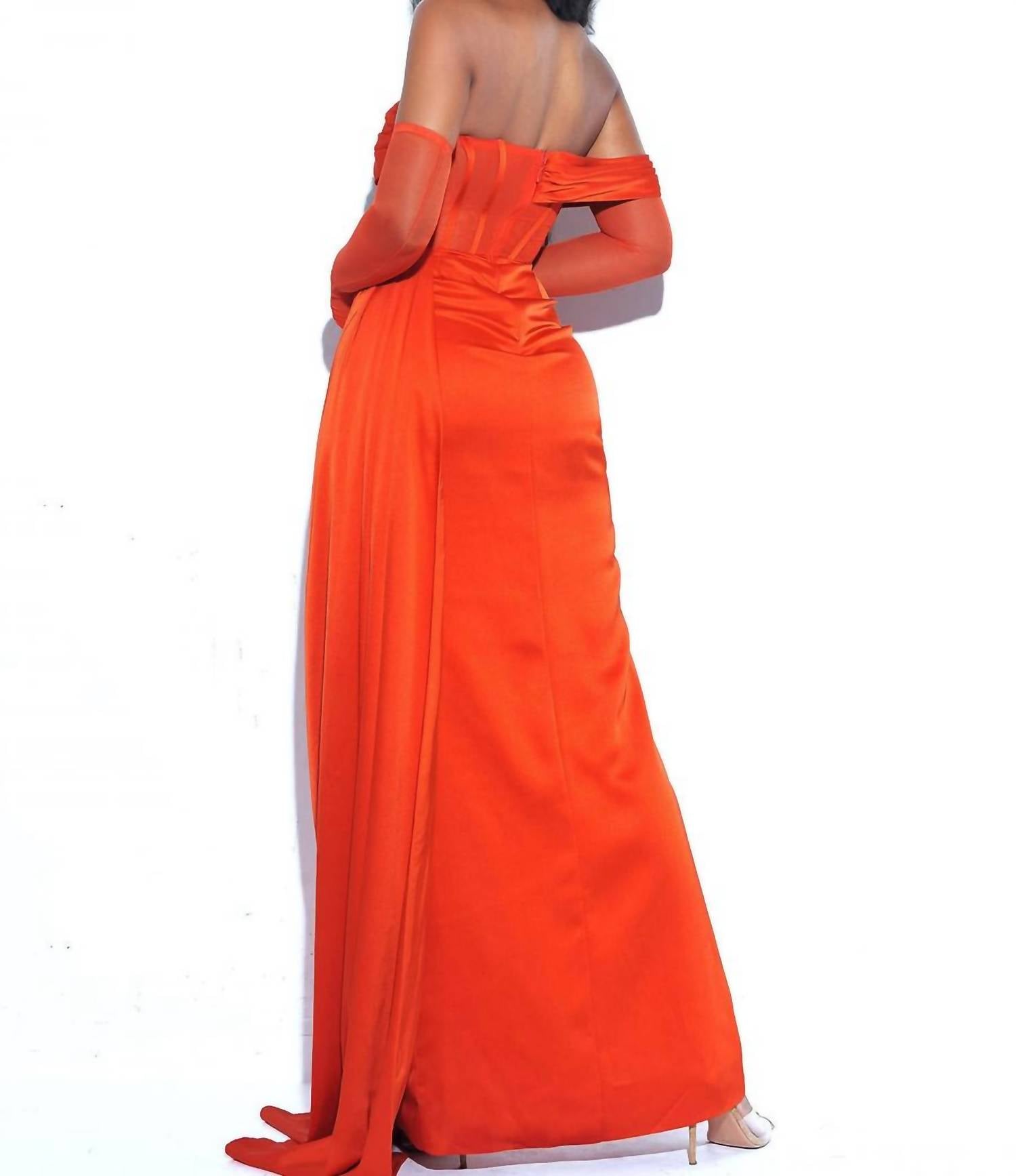 Miss Circle - Rebeca Gown