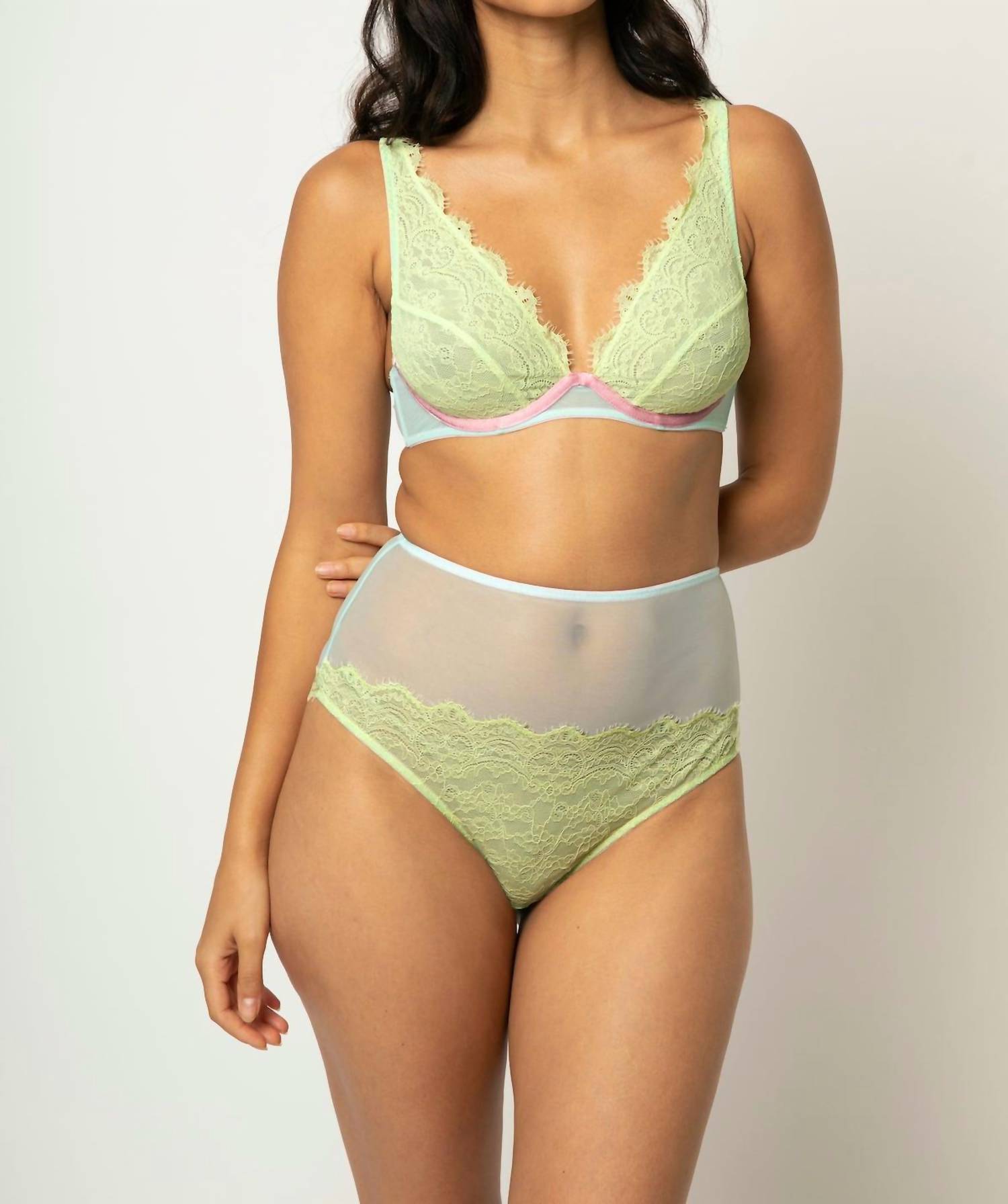 EMELIE LACE HIGH APEX UNDERWIRE BRA