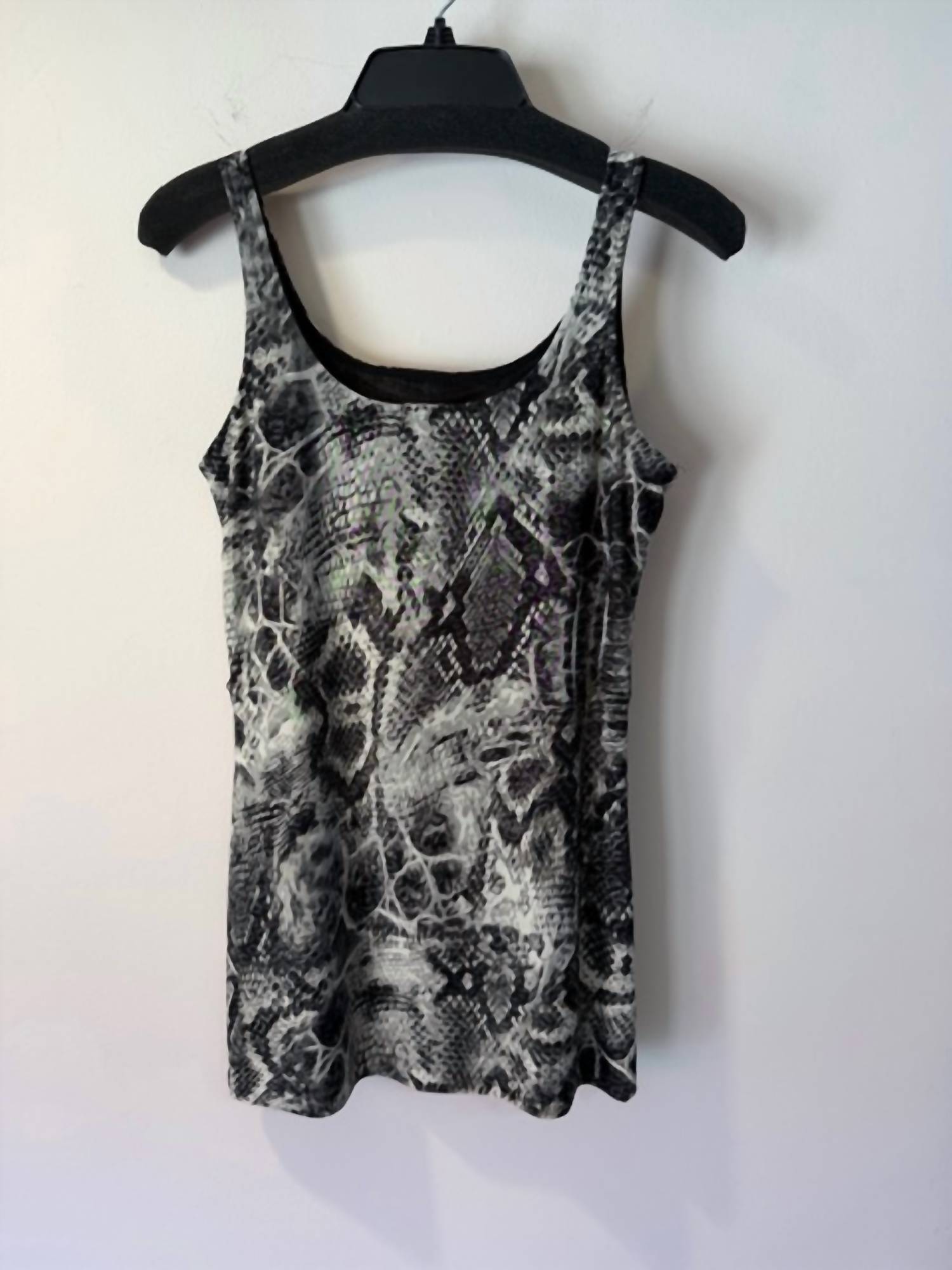 Linda Segal - Women's Skin Print Top With Scarf