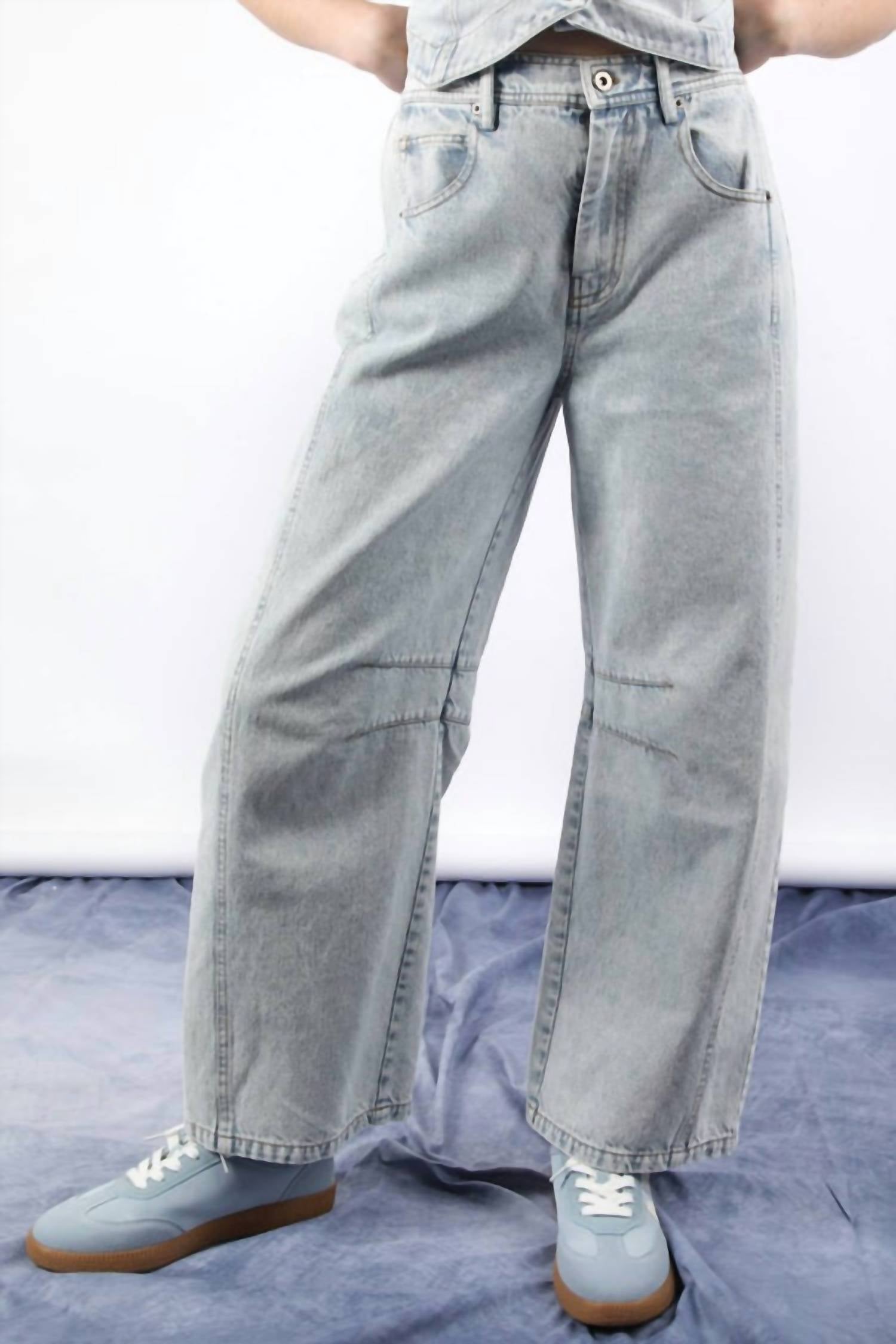 VERY J High-Waisted Barrel Jeans in light wash - women's jeans - detail view