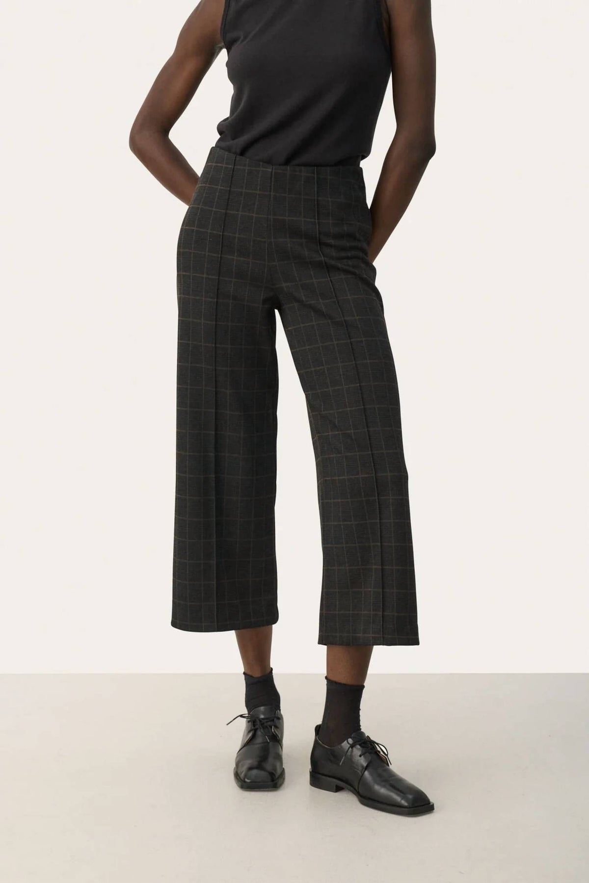 Part Two - Women's Llisan Trousers