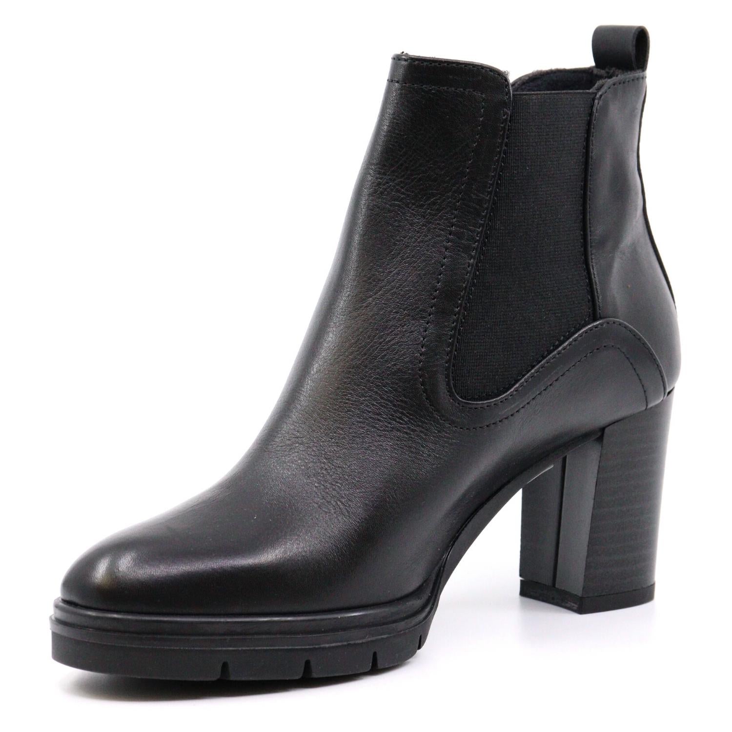 RUBY LEATHER ANKLE BOOTIE