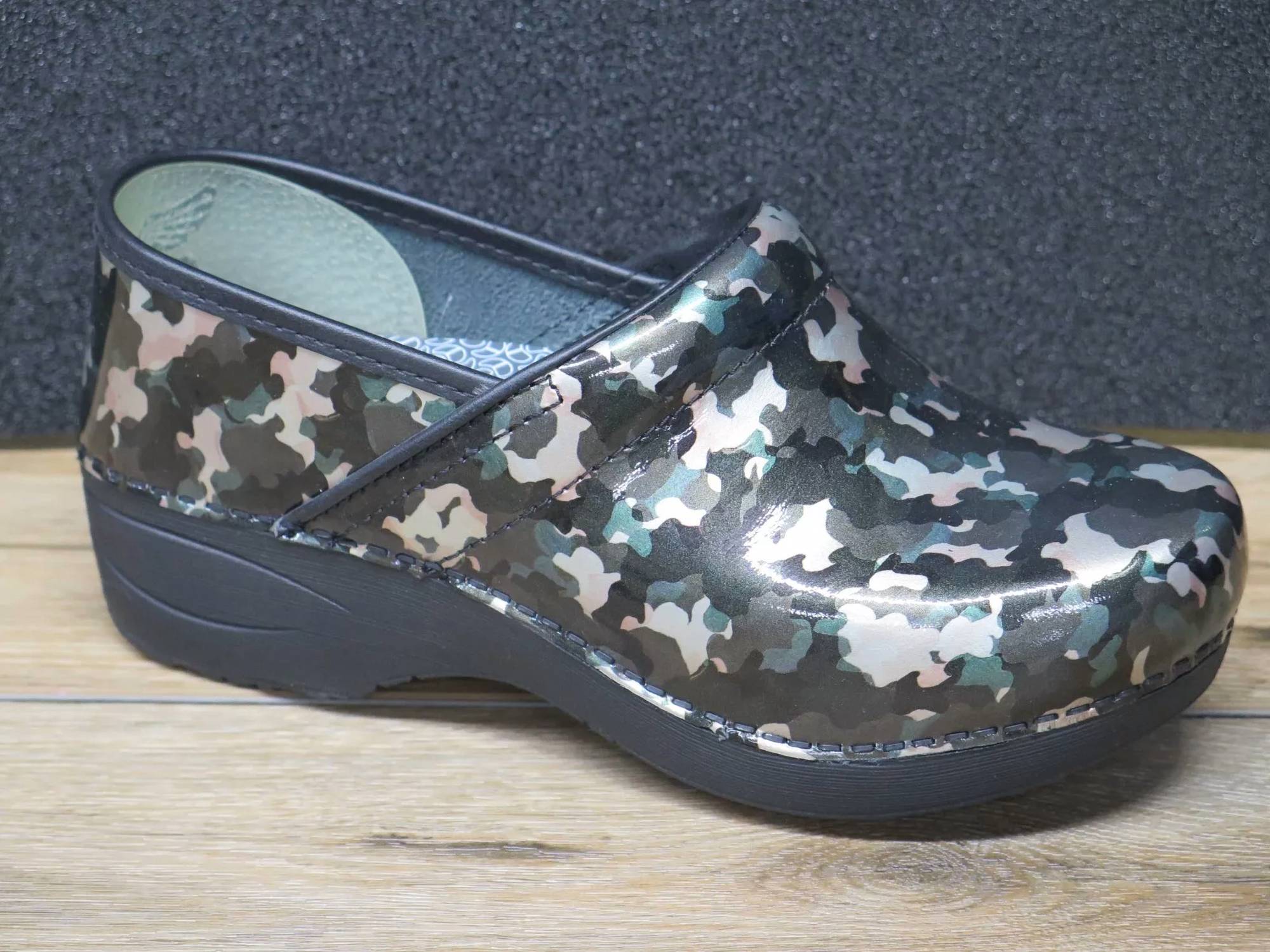 Dansko - Women's Xp 2.0 Patent Professional Clog