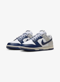 Nike - Men's Dunk Low New York Yankees Sneakers
