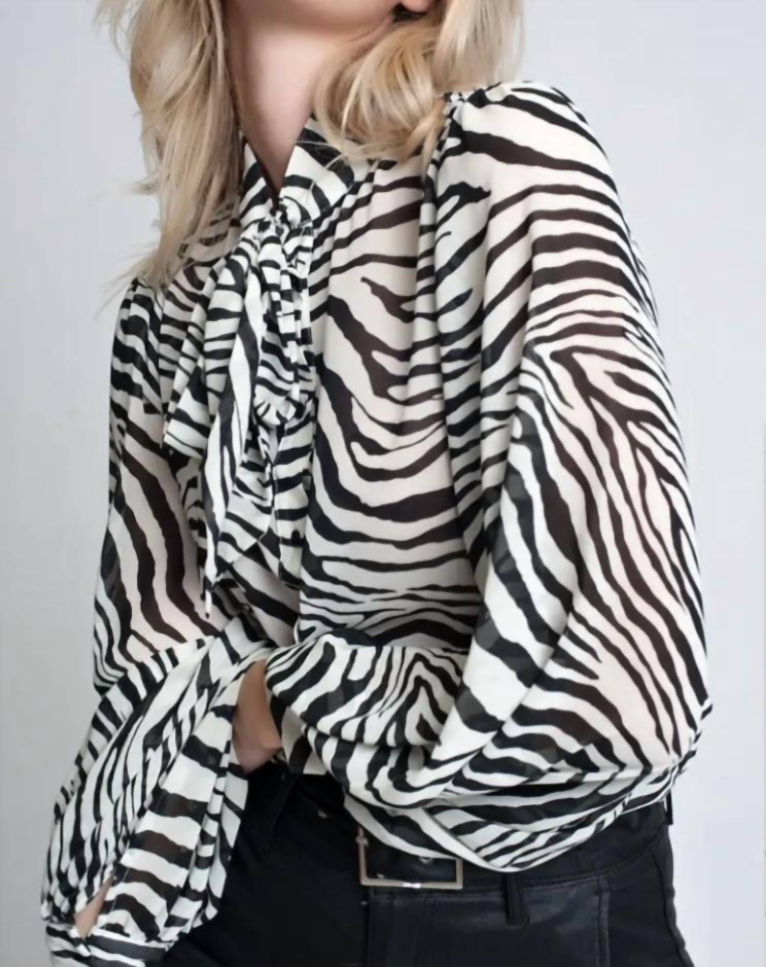 GHOSPELL Ripple Bow Top in black and white - women's blouse