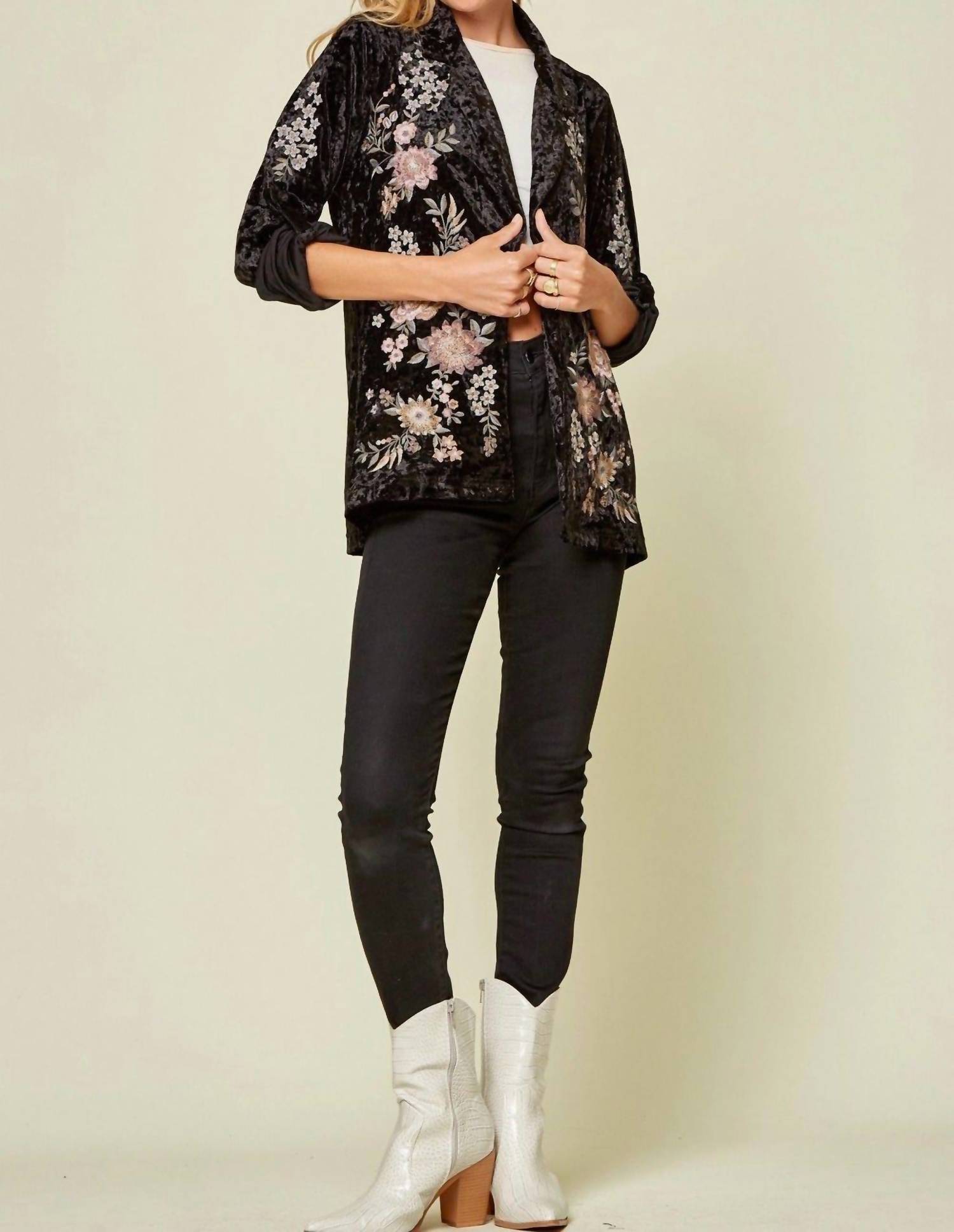 Andree By Unit - Embroidered Velvet Blazer