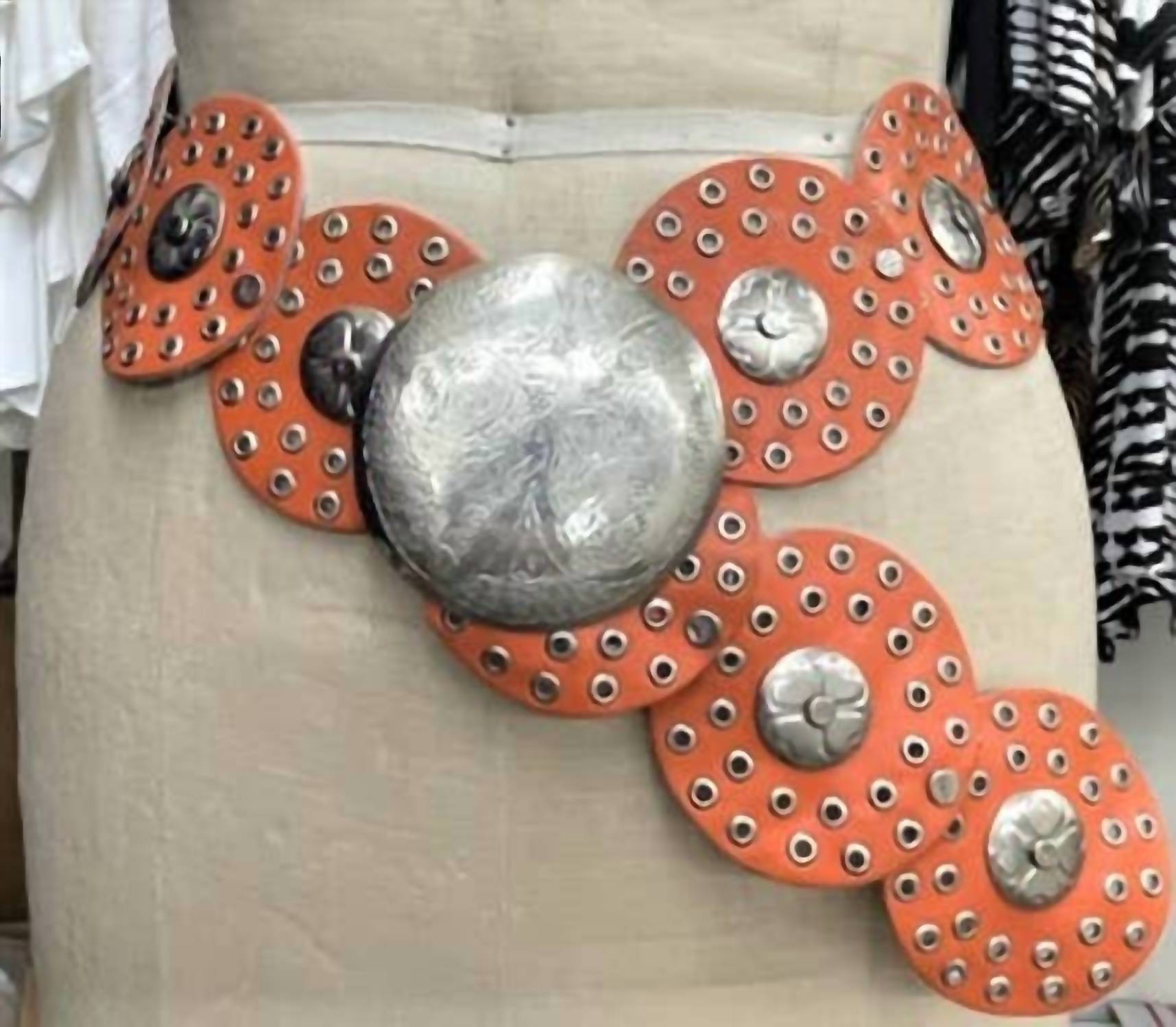 Dairi - Women's Medallion Metallic Leather Belt