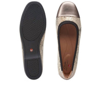 Clarks - Women's Un Darcey Cap 2 Flat Shoes
