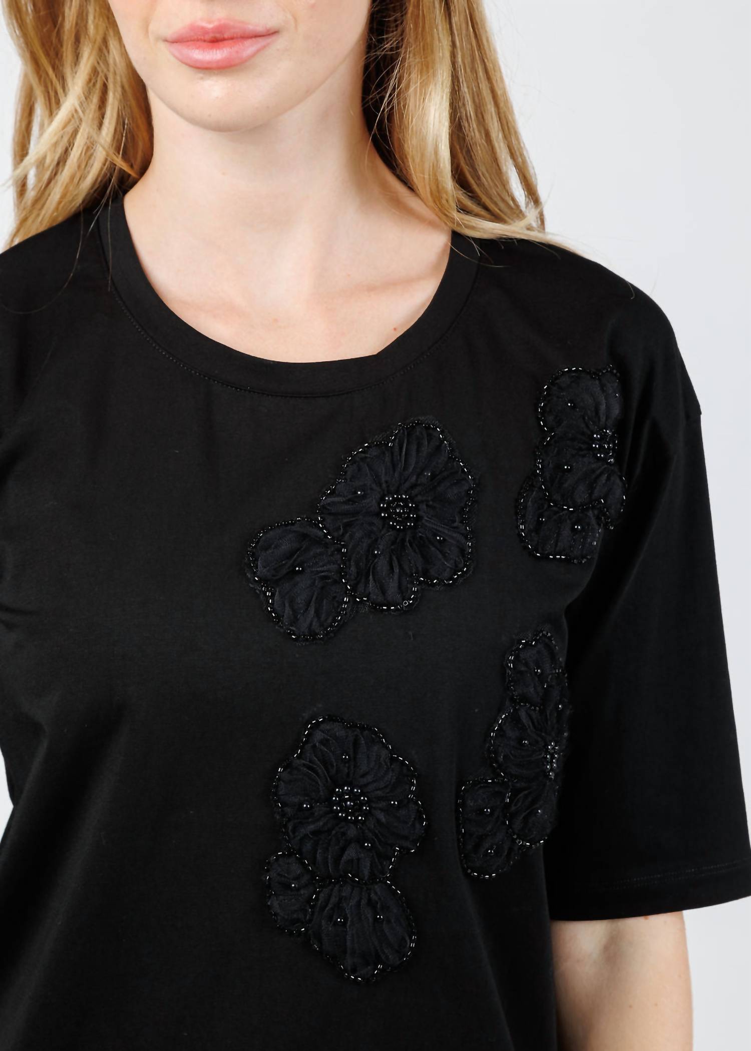 Leo Ugo - Ines Floral Bead Detail Short Sleeve Tee