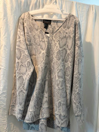 Frank Lyman - Women's V-neck Soft Sweater