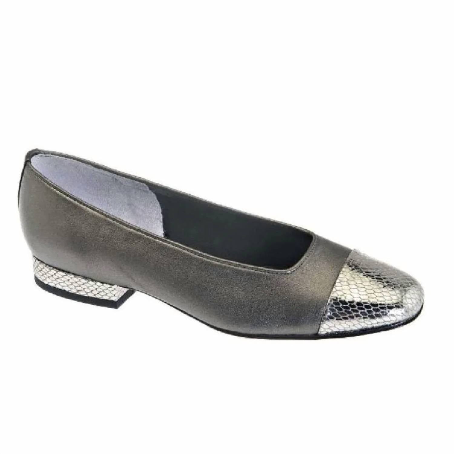 Vaneli - Women's Frankie Flat