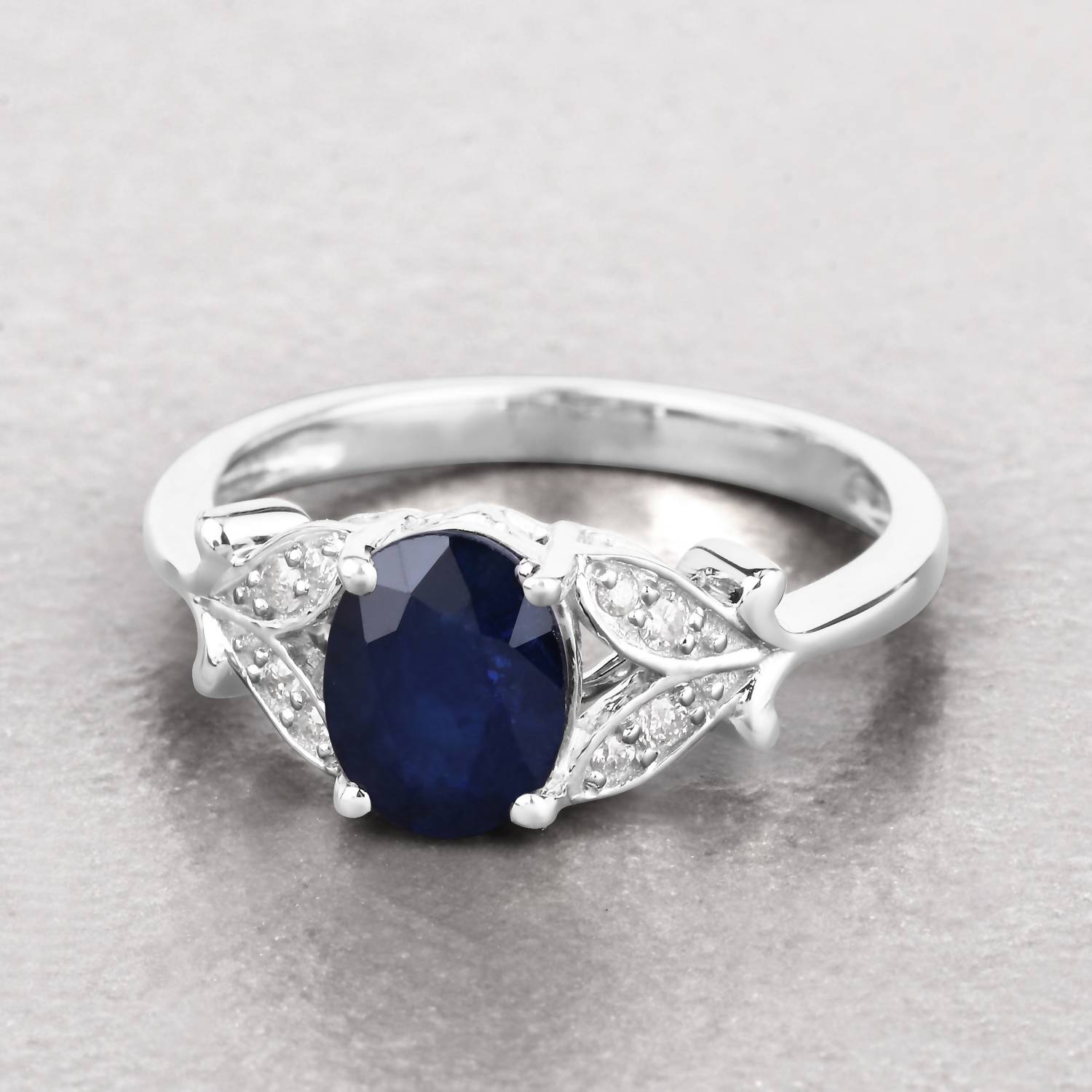 Diana M Jewels Women's Oval Natural Sapphire Fashion Ring (1.62 Ct) - Classic in 14k white gold - women's jewelry - detail view