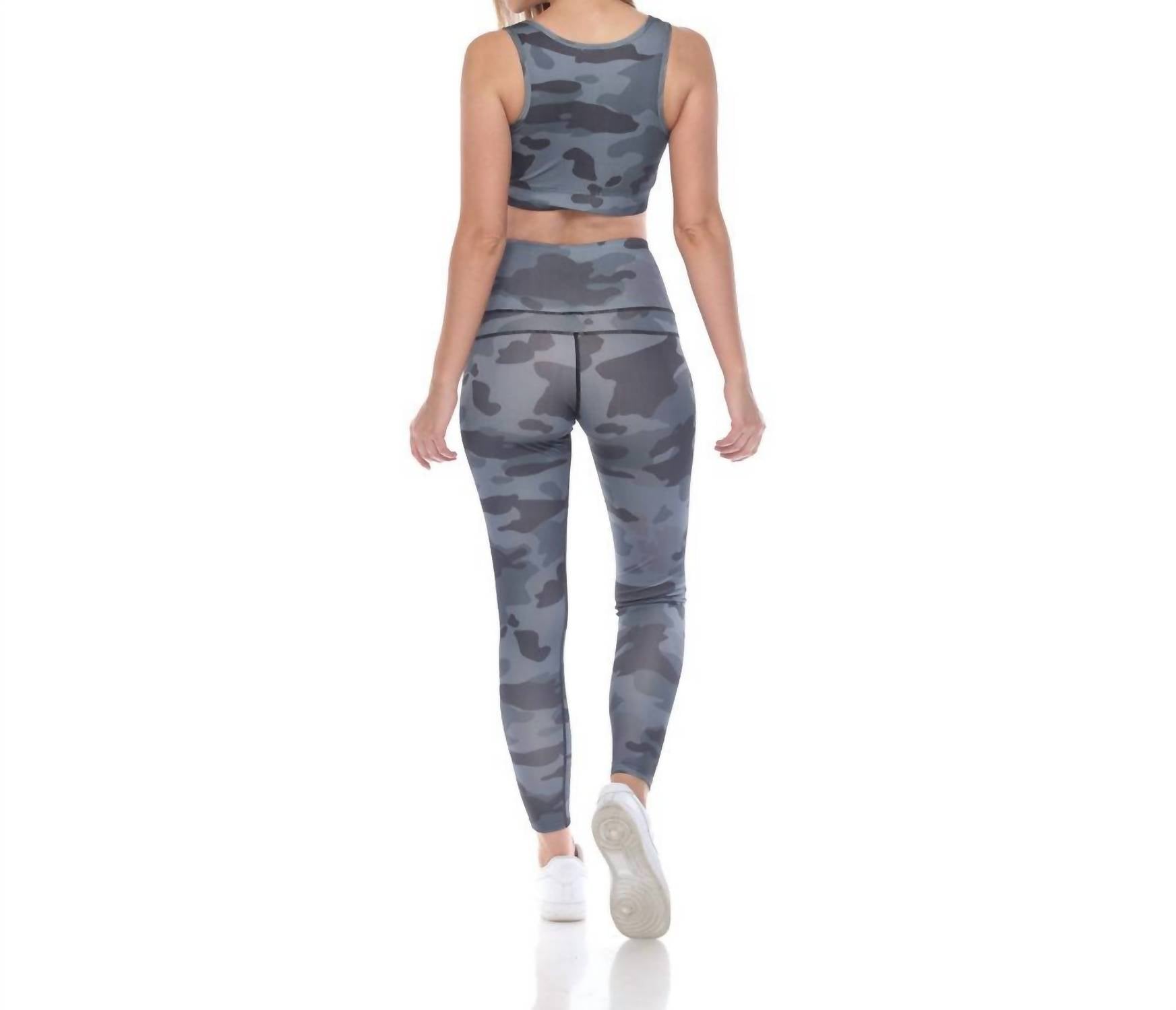 GOLDHAUS High-rise Ultra-soft Leggings in camouflage - women's pants - detail view