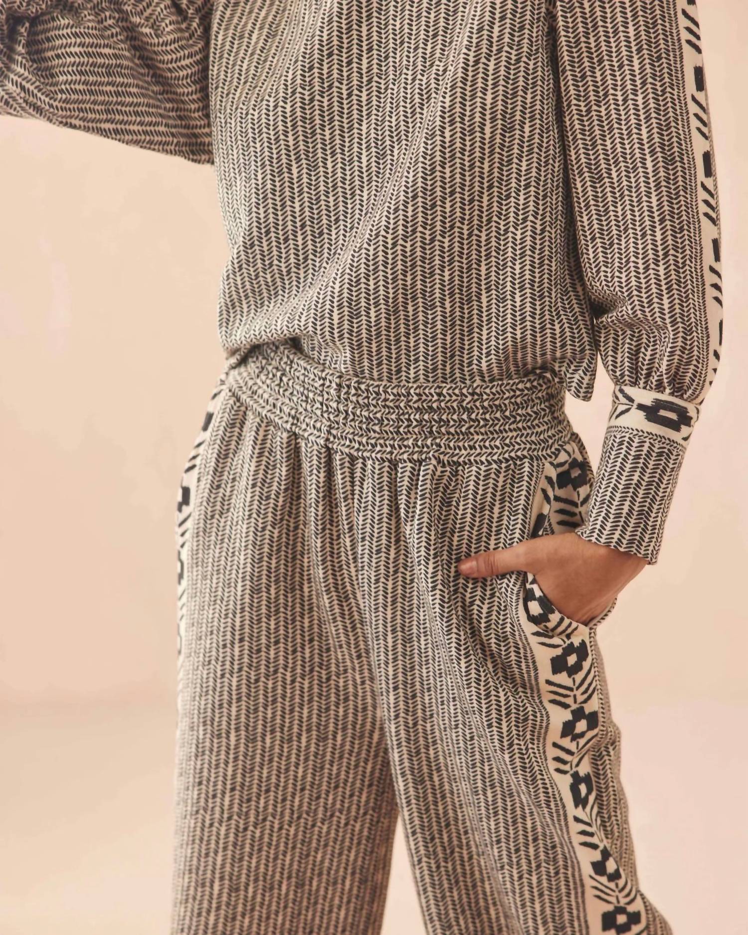 Omika - Lydia Puff Sleeve Sweatshirt