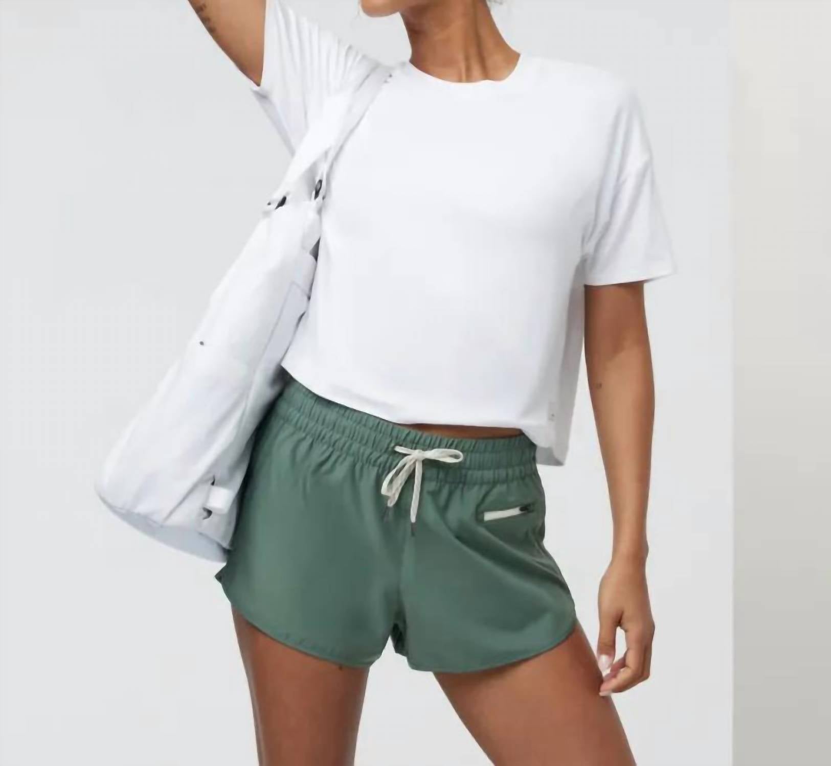 Vuori - Clementine Mid Rise Short