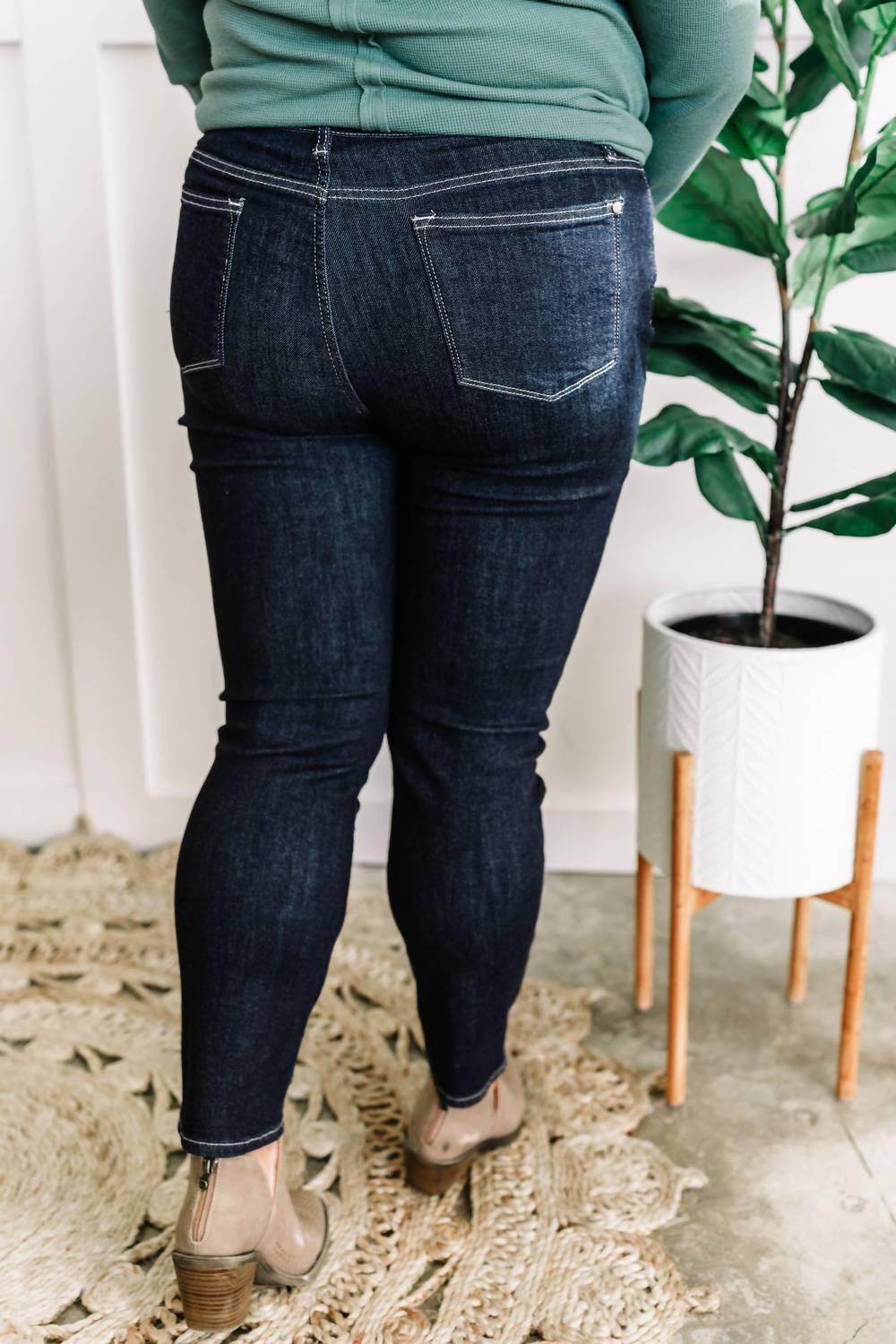 Judy Blue - High Waisted Straight Leg Mom Jeans