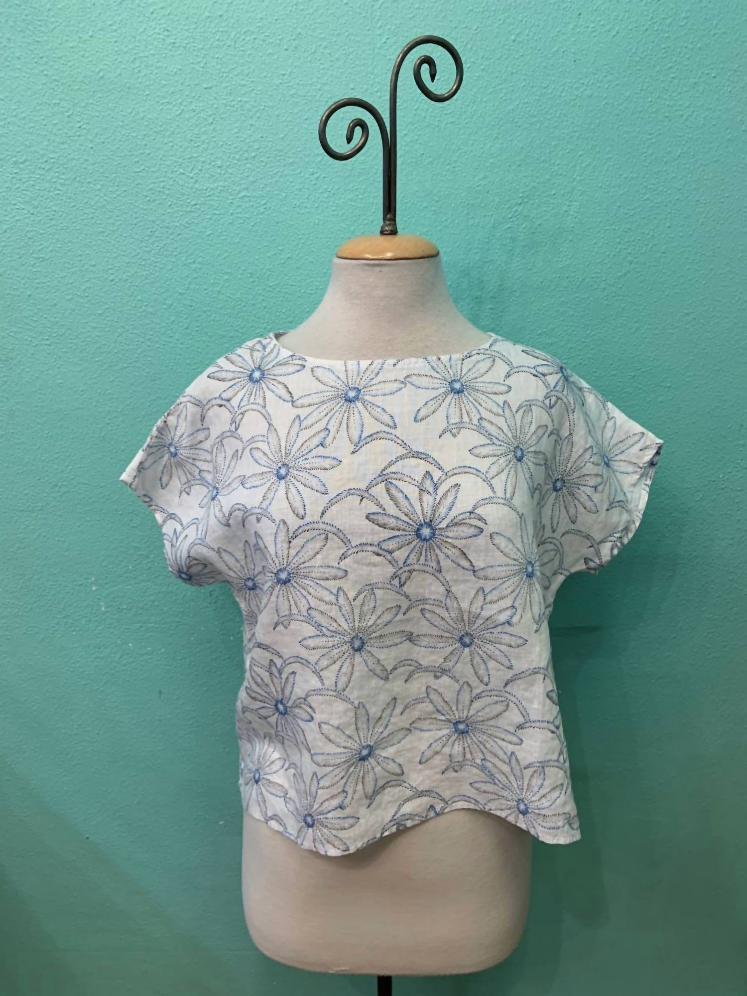 Cut Loose - Women's Daisy Cap Sleeve Hi Lo Top