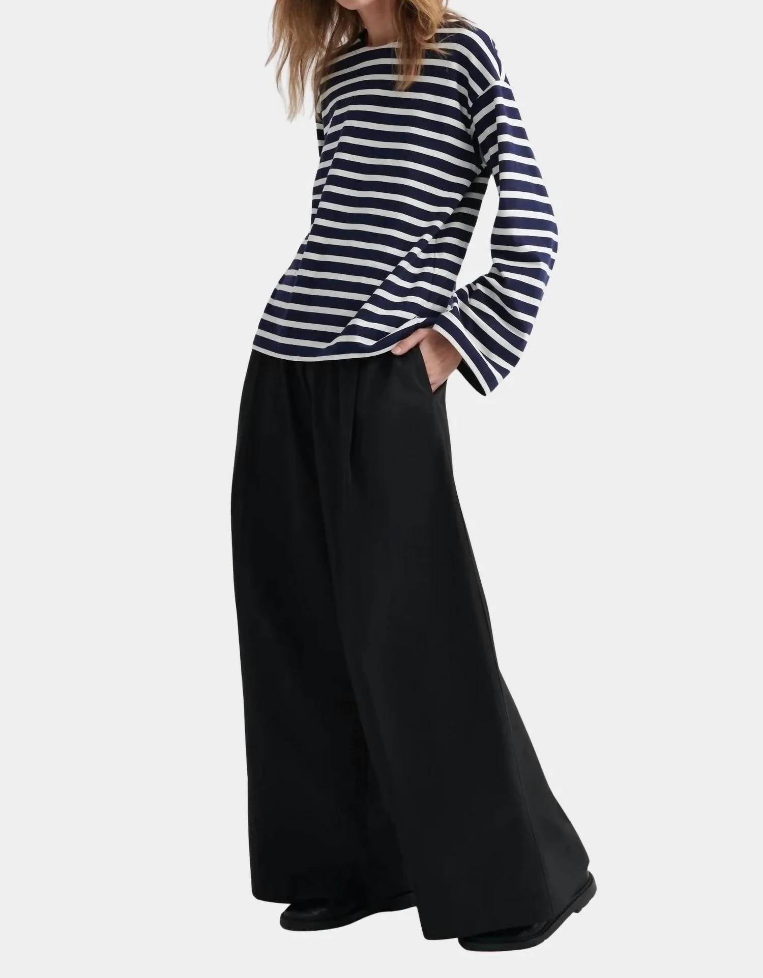 Kowtow - Pierre Tee