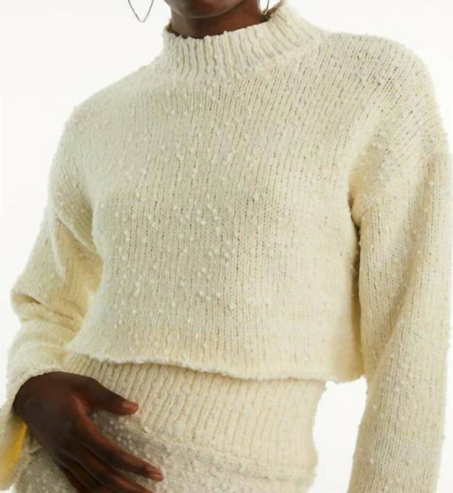 Oval Square - Dot Cropped Knitted Pullover Top