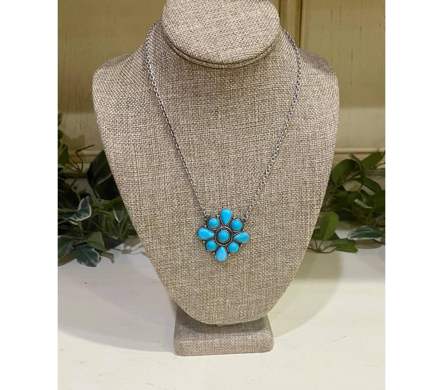 Boho Ranch - Women's Cluster Flower Burnished Necklace