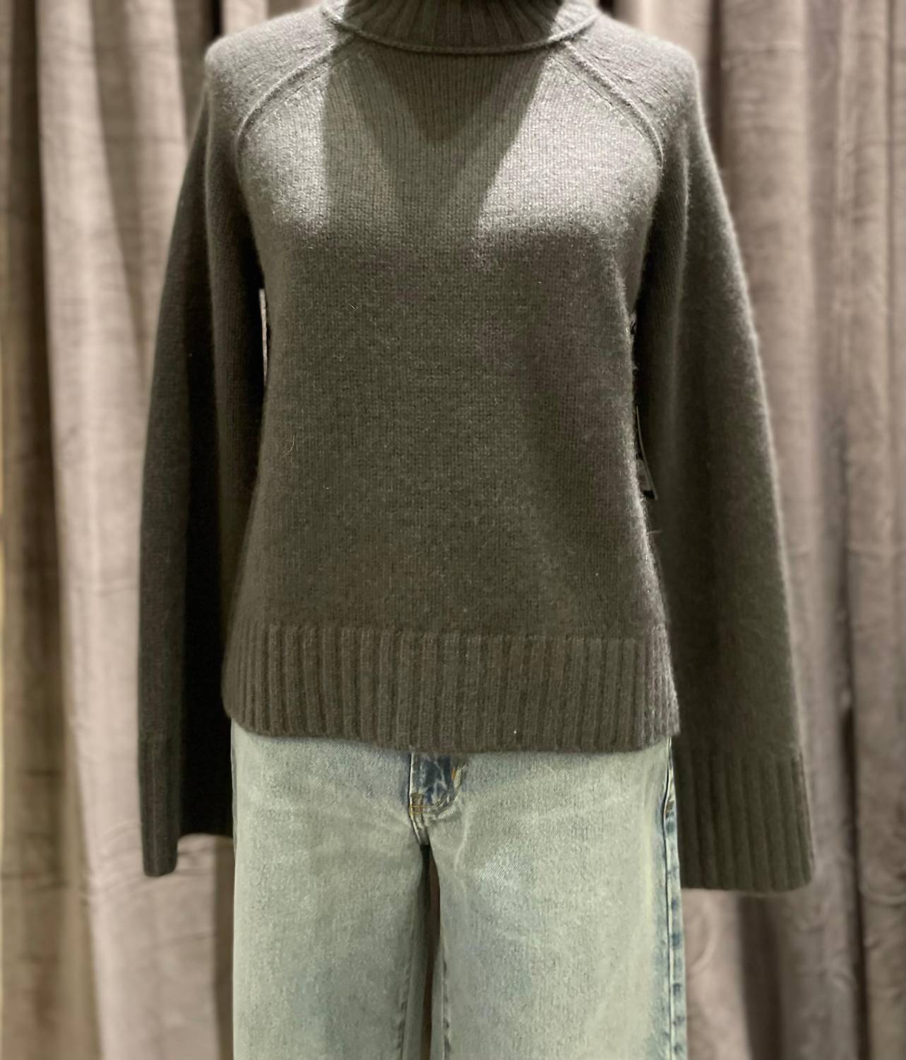 Brazeau Tricot - Women's Cashmere Chunky Turtleneck Sweater