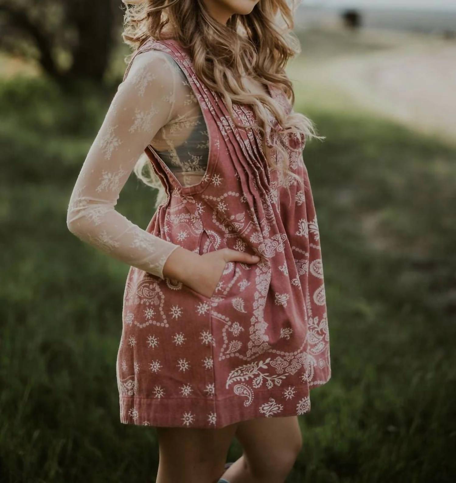 Veveret - Printed Pleated V-neck Romper