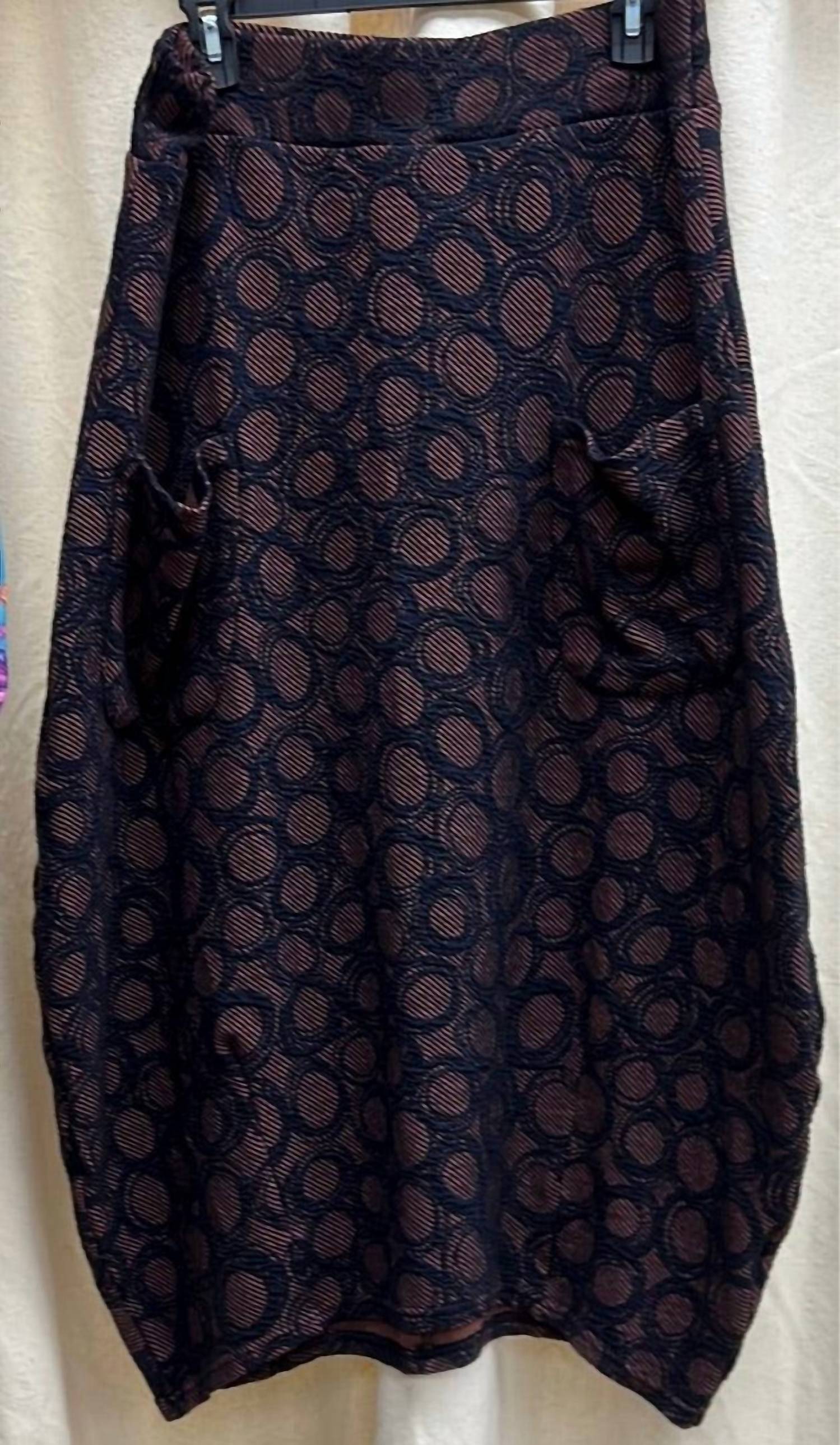 cut loose Long Textured Skirt in black - women's skirt - detail view