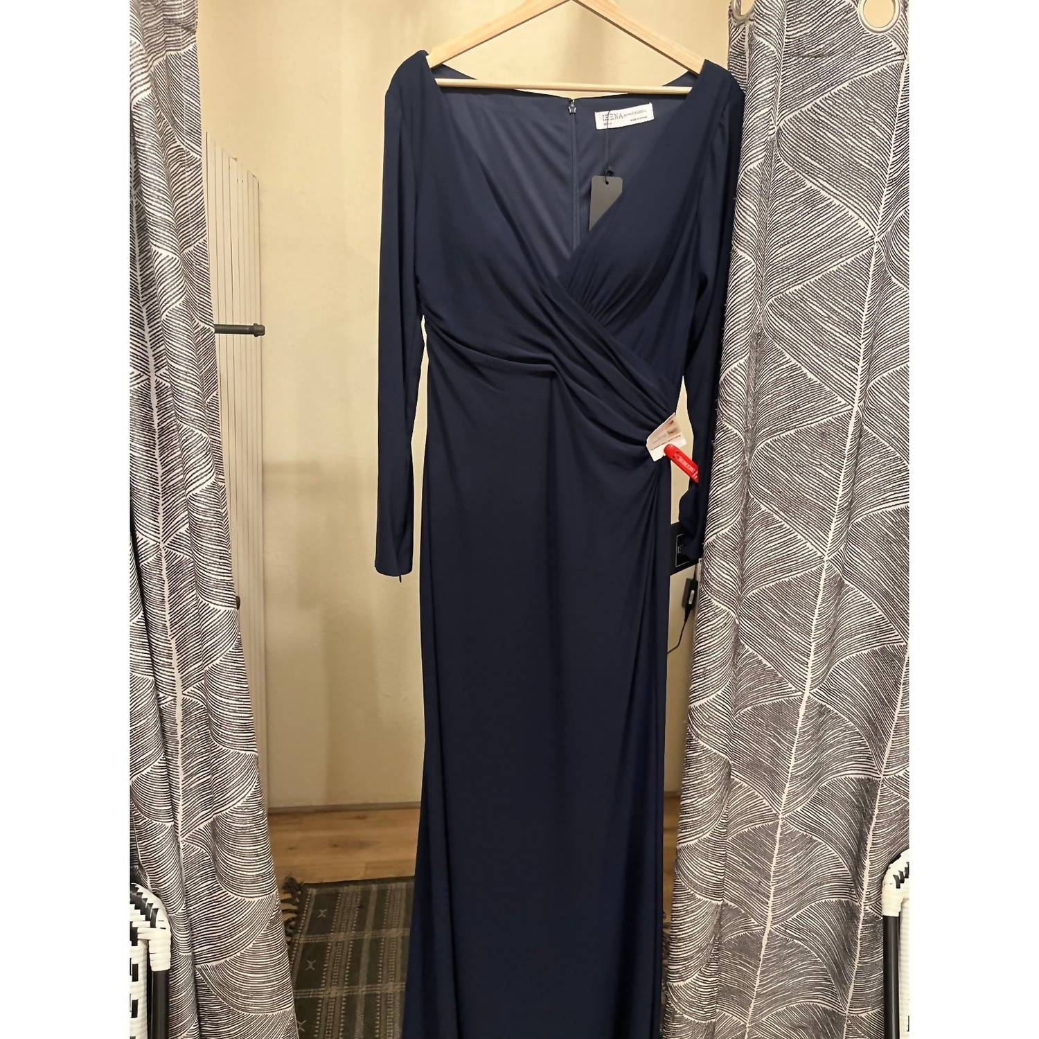 Mac Duggal - Ieena Long Sleeve Ruched V-neck Dress