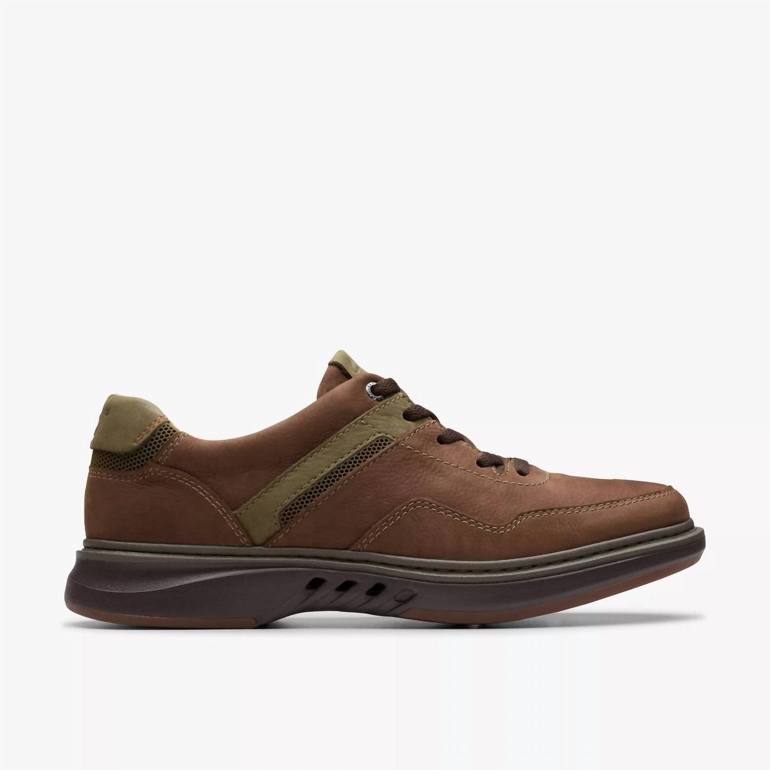 Clarks Men's Un Briley Vibe Shoe in brown - men's sneaker