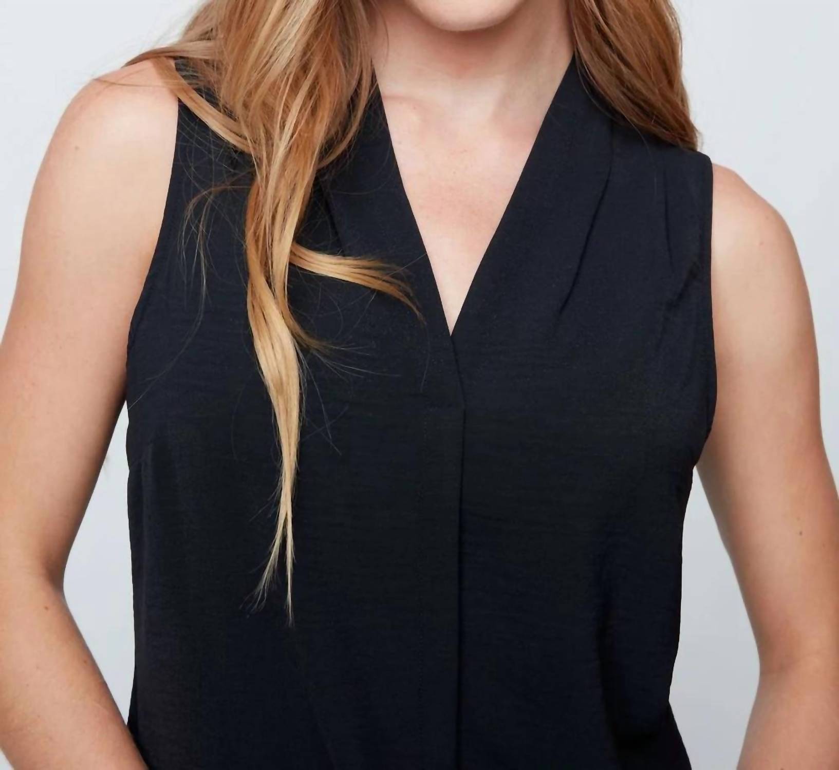 Renuar - Woven Sleeveless V-neck Blouse