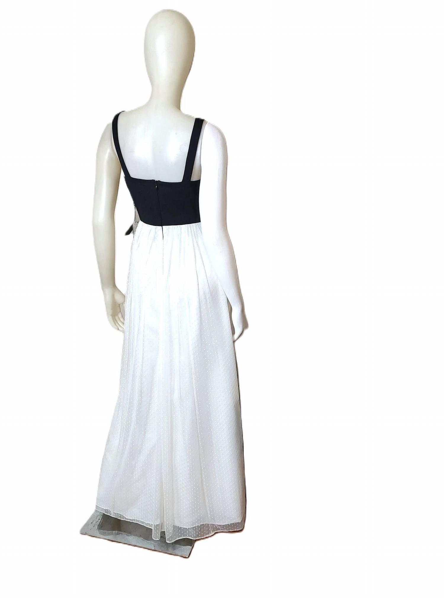 Adrianna Papell - Sleeveless Gown
