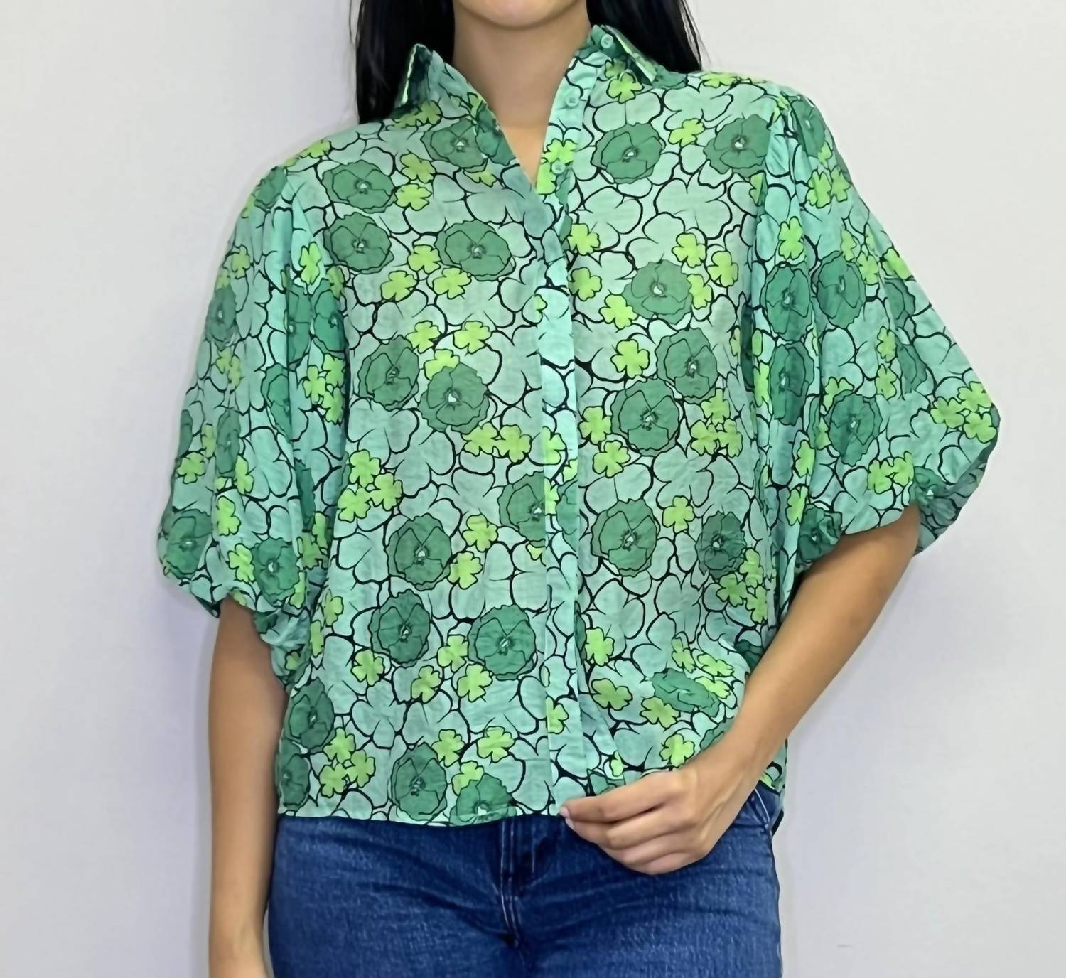 Papillon - Clover Collared Balloon Sleeve Top