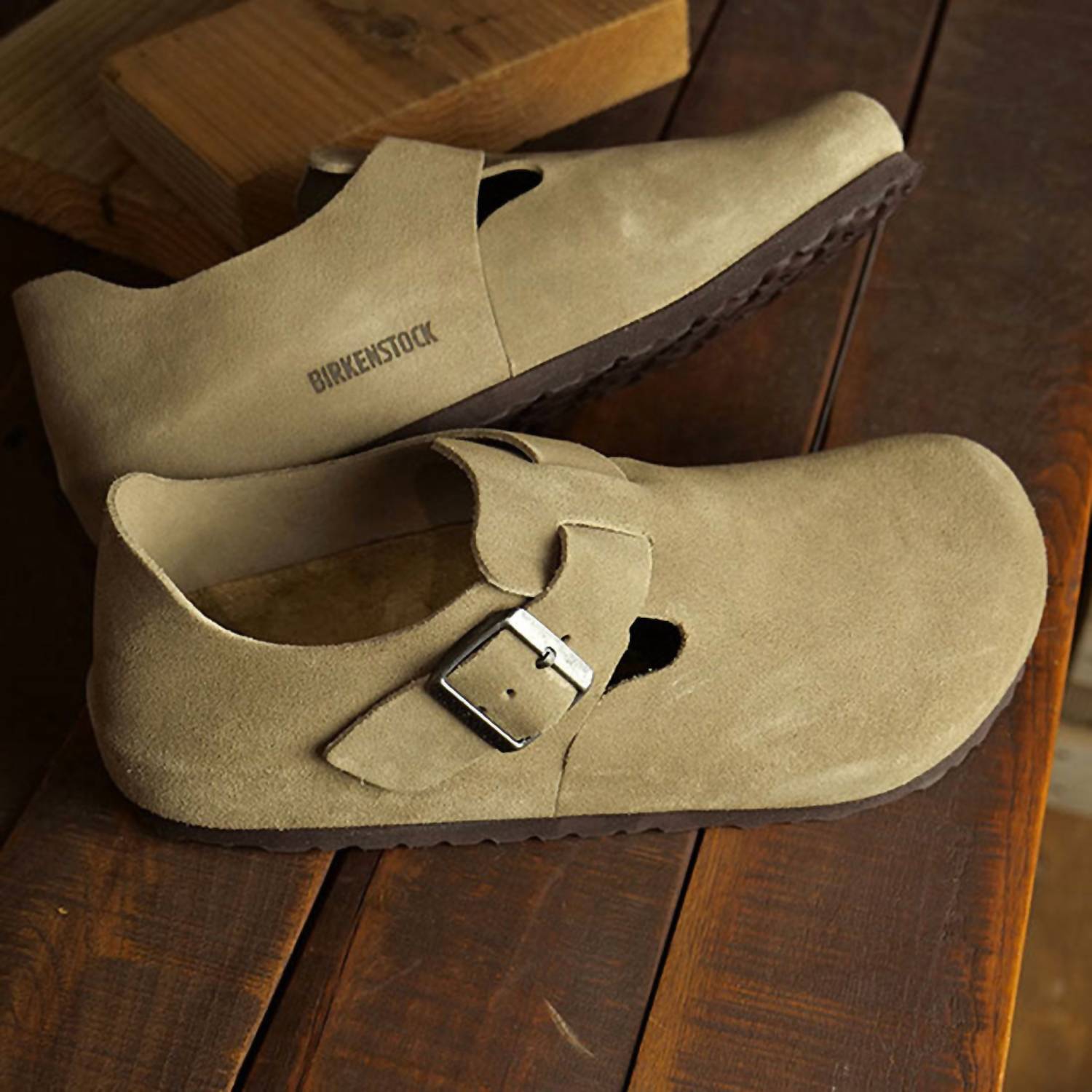 BIRKENSTOCK Unisex - Simple Seamless London Shoes in taupe suede - flats