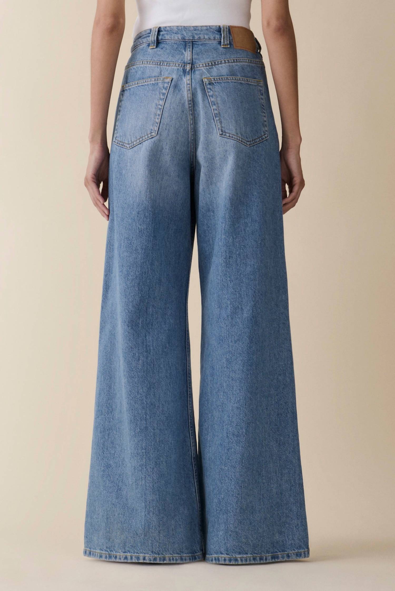 Jeanerica Alfama High Rise Wide Leg Jeans in light vintage - women's jeans - detail view