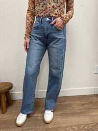 JUST BLACK DENIM Stretch Slight Barrel Twist Jean in med wash - women's jeans