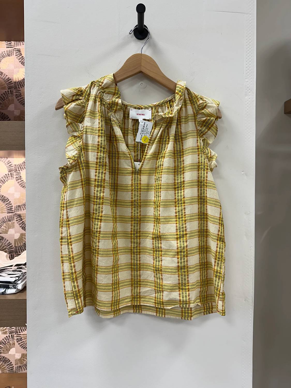 Xirena - Bex V Neck Ruffle Top