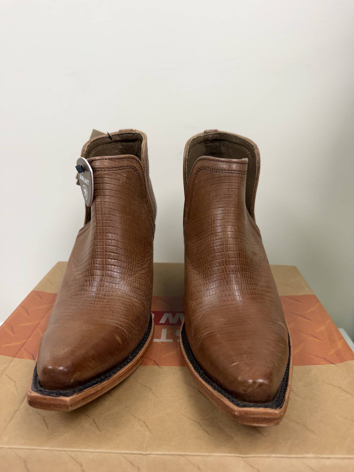 Ariat - WOMEN'S DIXON BOOTIE