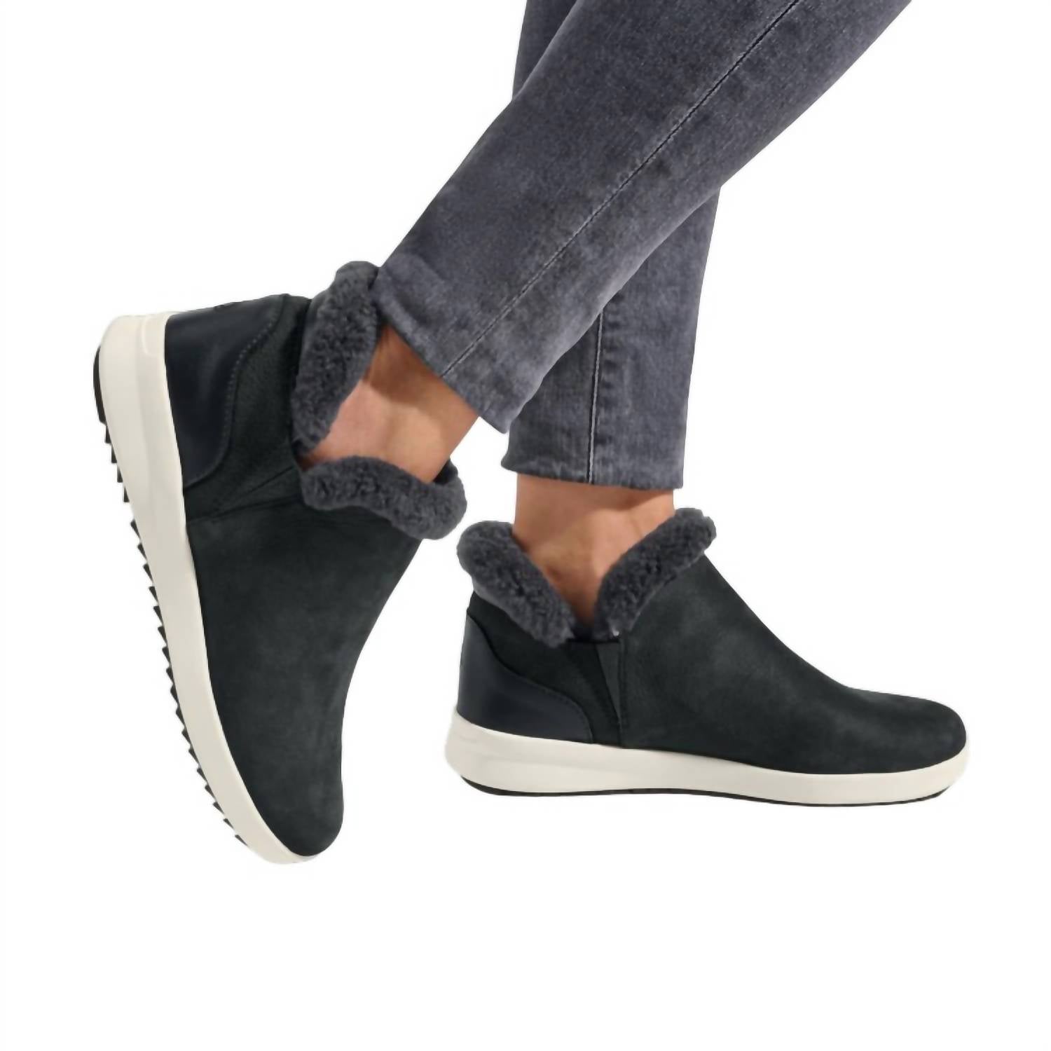 Olukai - Women’s Chelsea Booties
