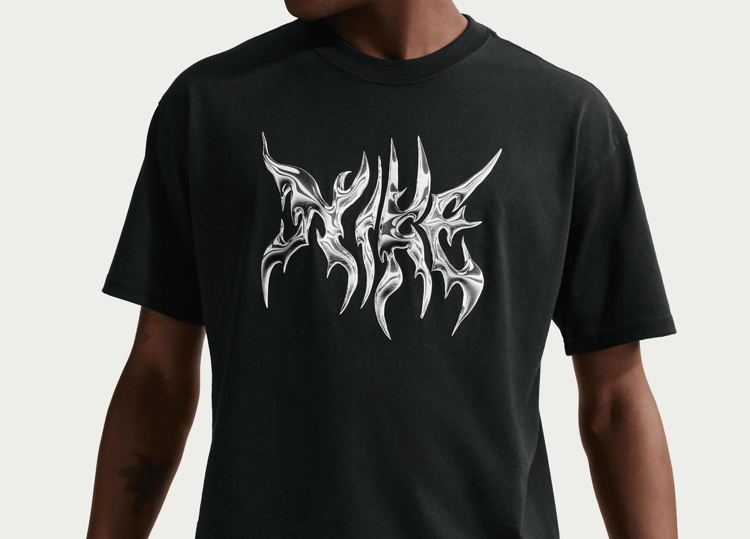 NIKE Metal Boxy T-shirt in black - men's t-shirt - detail view