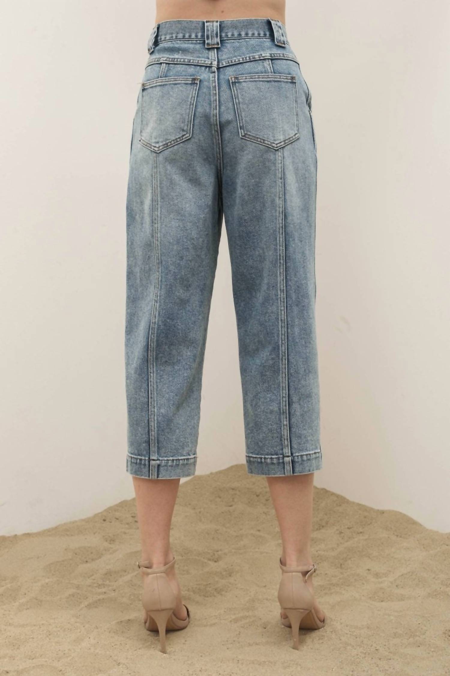 Aaron & Amber - Baggy Cropped Jeans