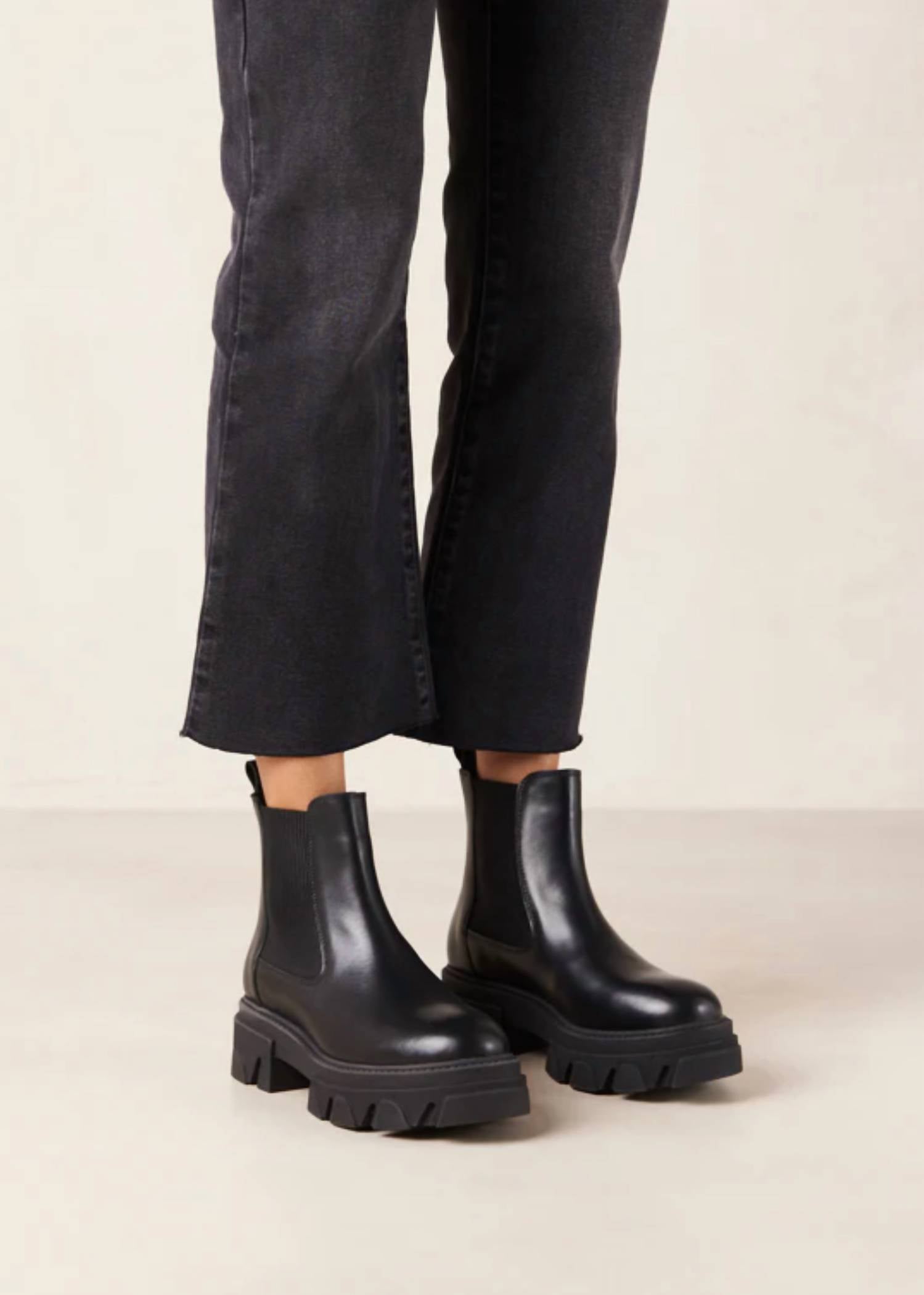 ALOHAS Women's Berenice Leather Ankle Boots in black - women's shoe - detail view
