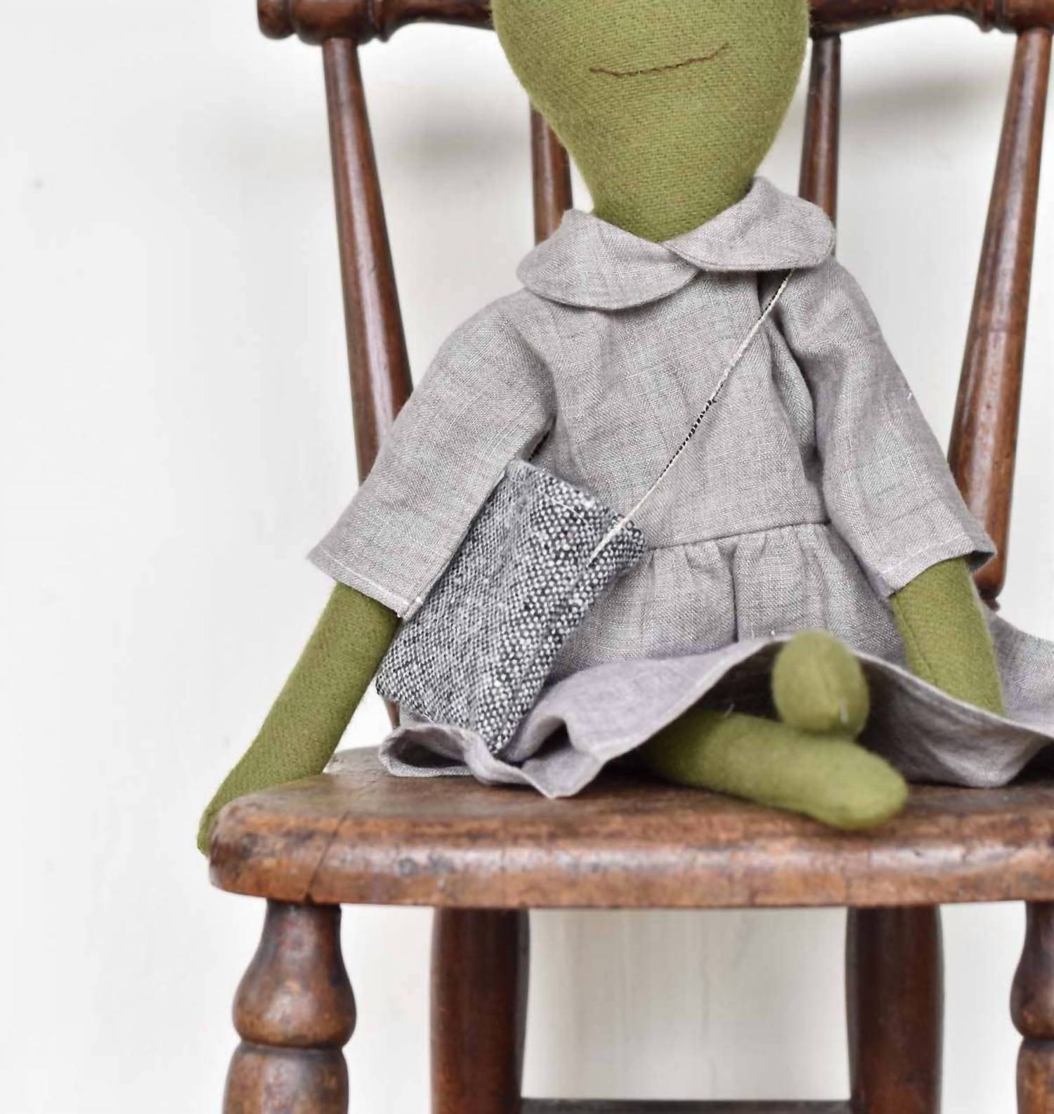 Woolgrass Farm - Fern The Frog Doll With Linen Dress