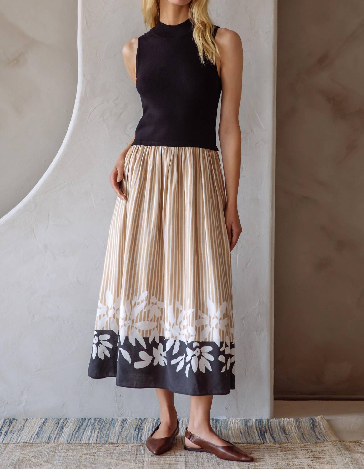 Skies Are Blue - Sleeveless Mix Media Border Print Dress