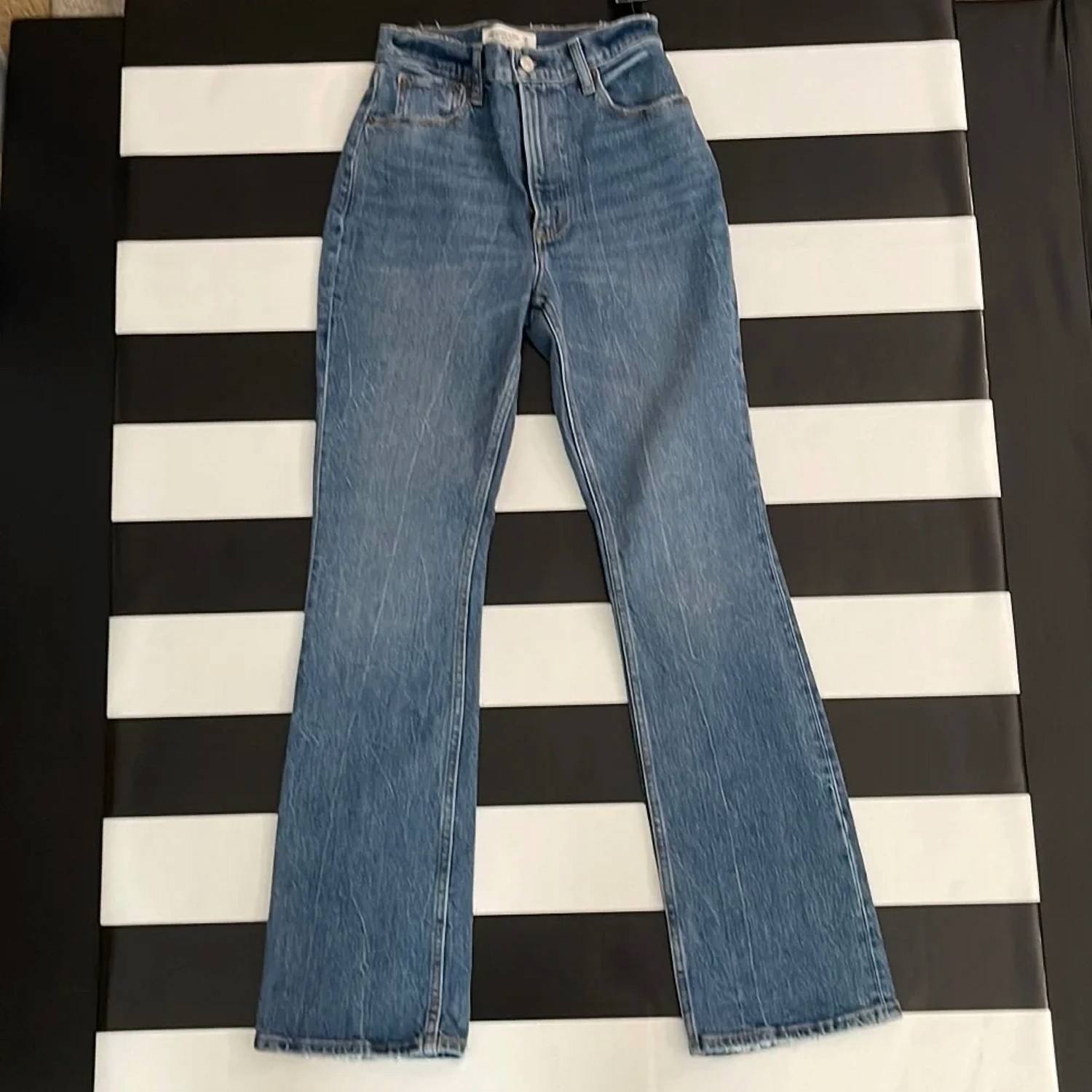 Abercrombie & Fitch - Ultra High Rise Vintage Flare Jeans