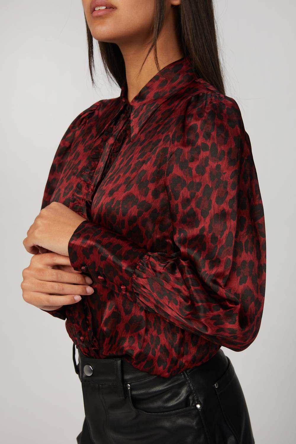 LEOPARD BUTTON DOWN
